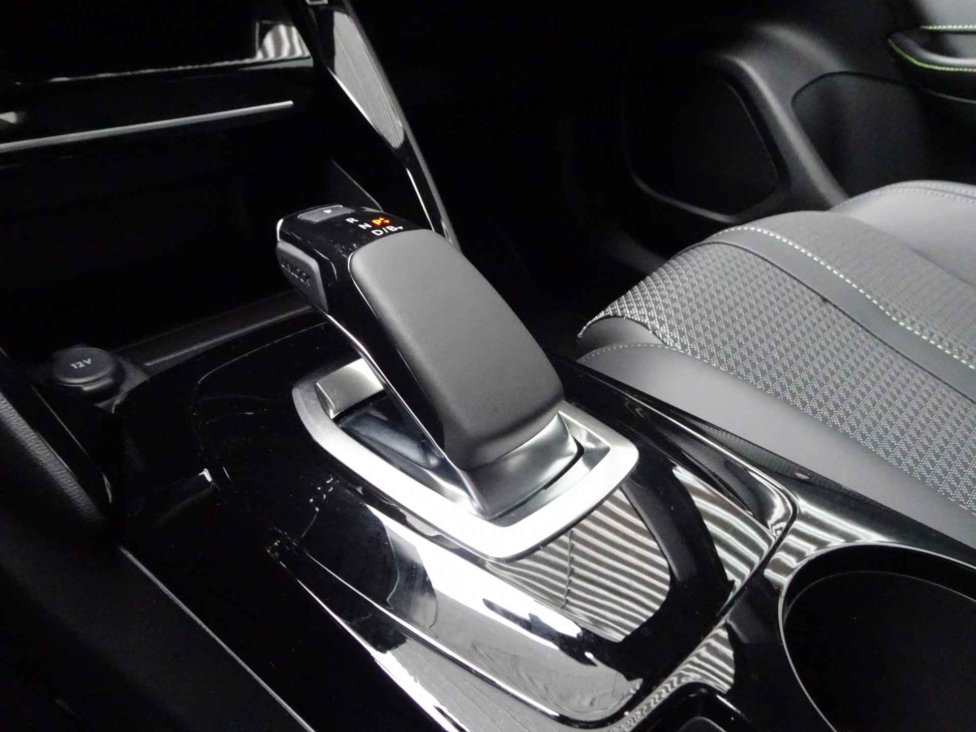 Peugeot e-2008 EV GT 50 kWh ! MEGA DEAL ! Volledig Elektrische 2008 in een mooie complete GT uitvoering | Snel leverbaar! | Keyless | stoelverwarming | Camera  !! - 10/50