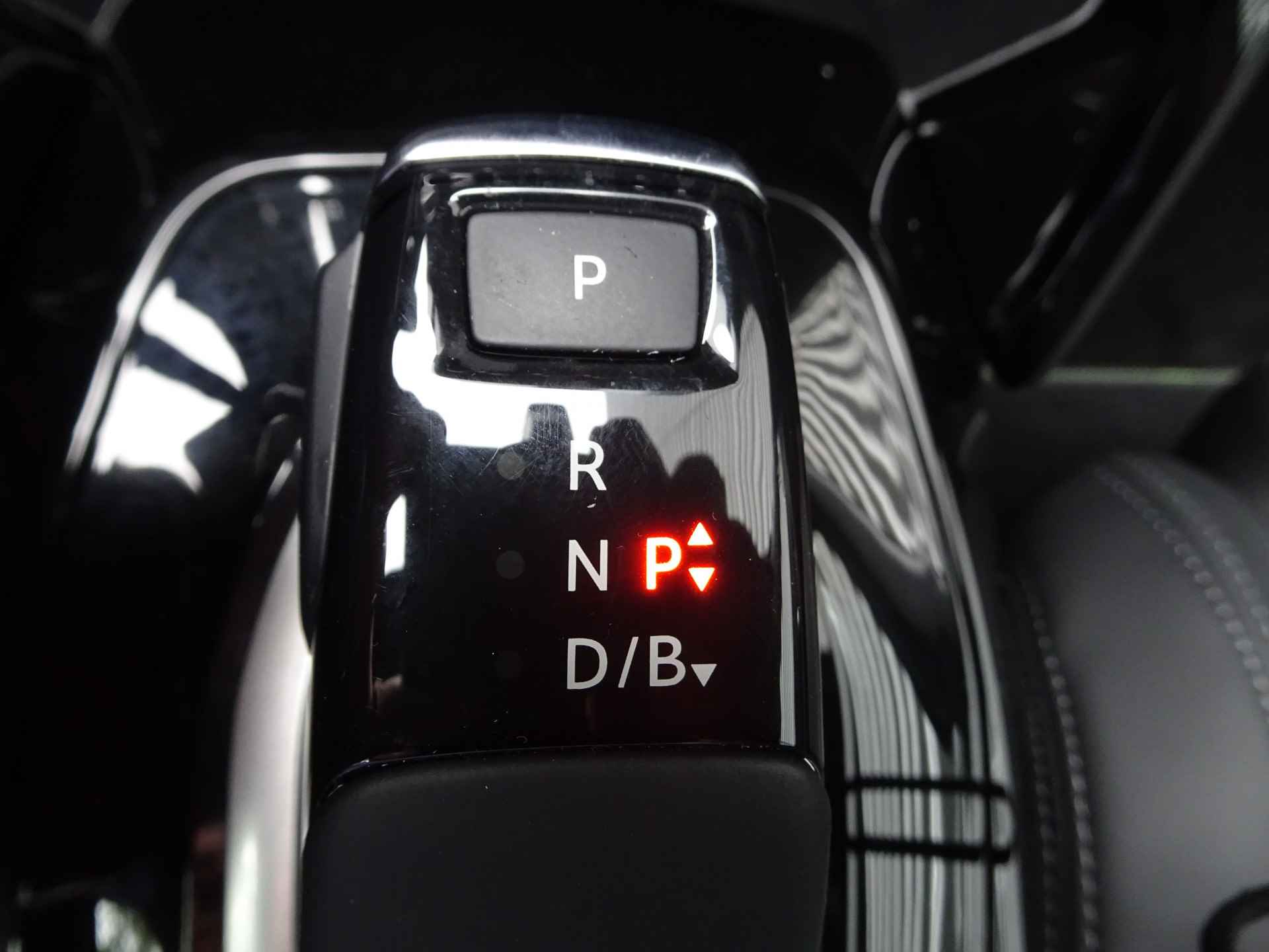 Peugeot e-2008 EV GT 50 kWh ! MEGA DEAL ! Volledig Elektrische 2008 in een mooie complete GT uitvoering | Snel leverbaar! | Keyless | stoelverwarming | Camera  !! - 23/50