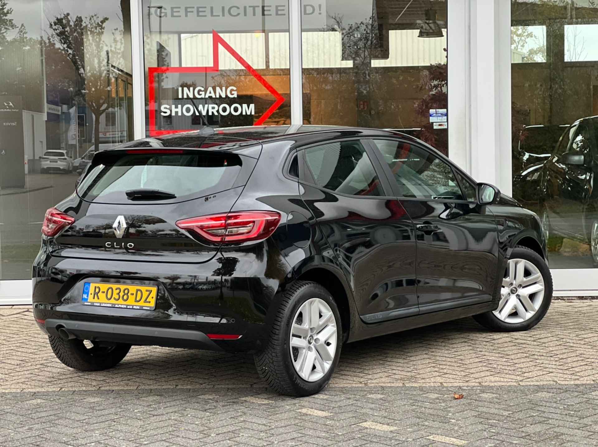 RENAULT Clio 1.0 Zen | Navigatie | PDC | Apple CarPlay | Android Auto | All Season banden - 4/28