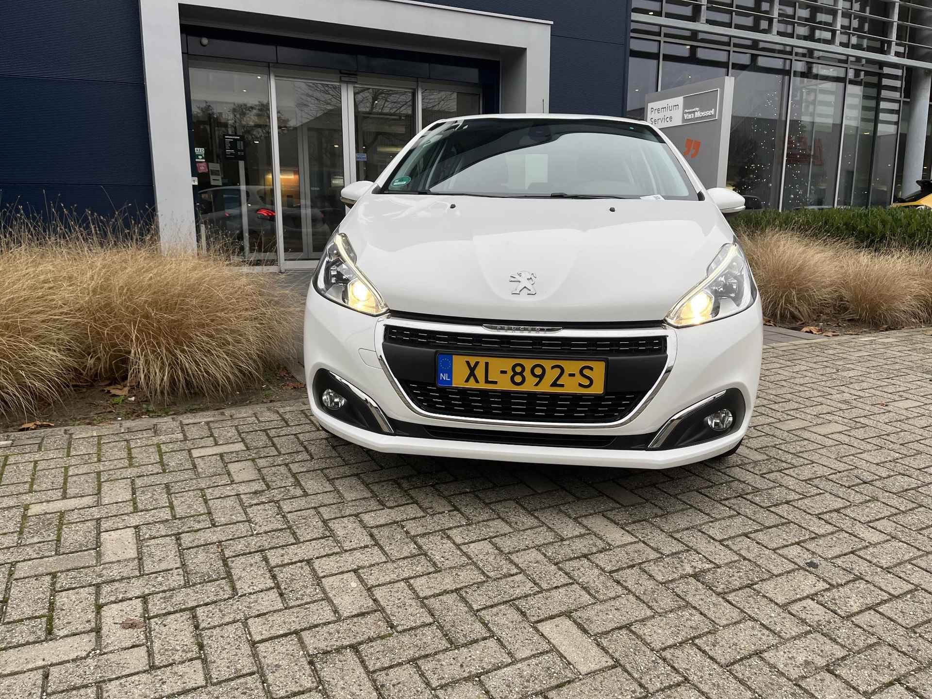 Peugeot 208 1.2 Luxe Signature - 4/26