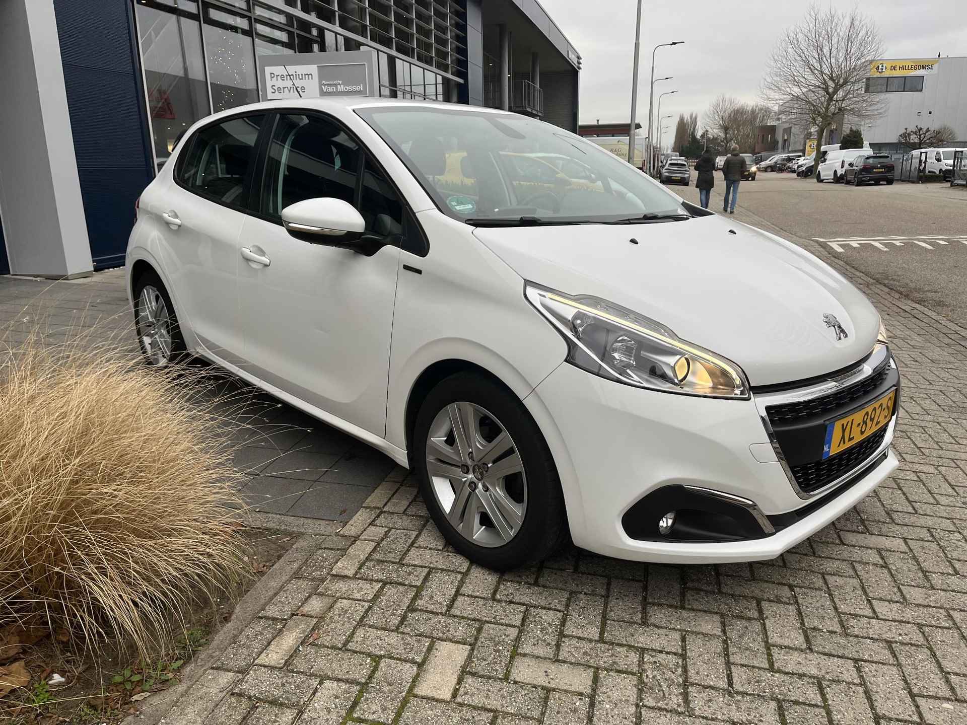 Peugeot 208 1.2 Luxe Signature - 6/26