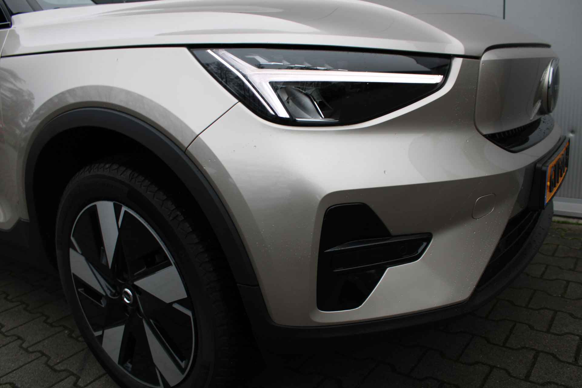 Volvo XC40 Single Motor Extended Range Plus 82 kWh | Trekhaak | Blis | Warmtepomp - 15/35