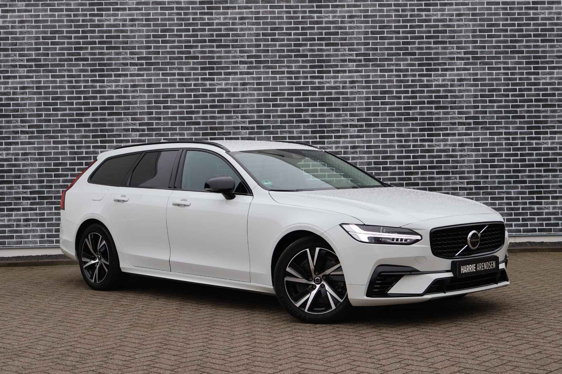 Volvo V90 2.0 T6 AWD R-Design Extra getint glas achter | Trekhaak | Electrische voorstoelen met geheugen | Head Up display | Camera achter - 3/28