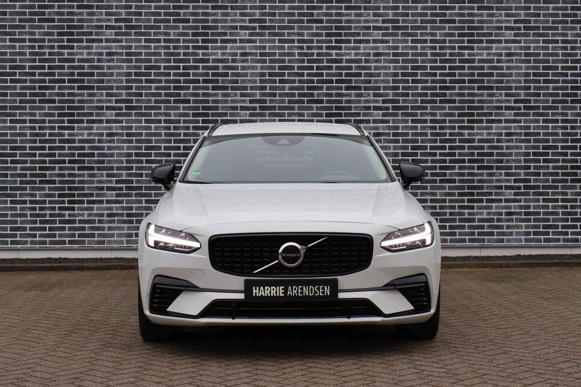 Volvo V90 2.0 T6 AWD R-Design Extra getint glas achter | Trekhaak | Electrische voorstoelen met geheugen | Head Up display | Camera achter - 6/28