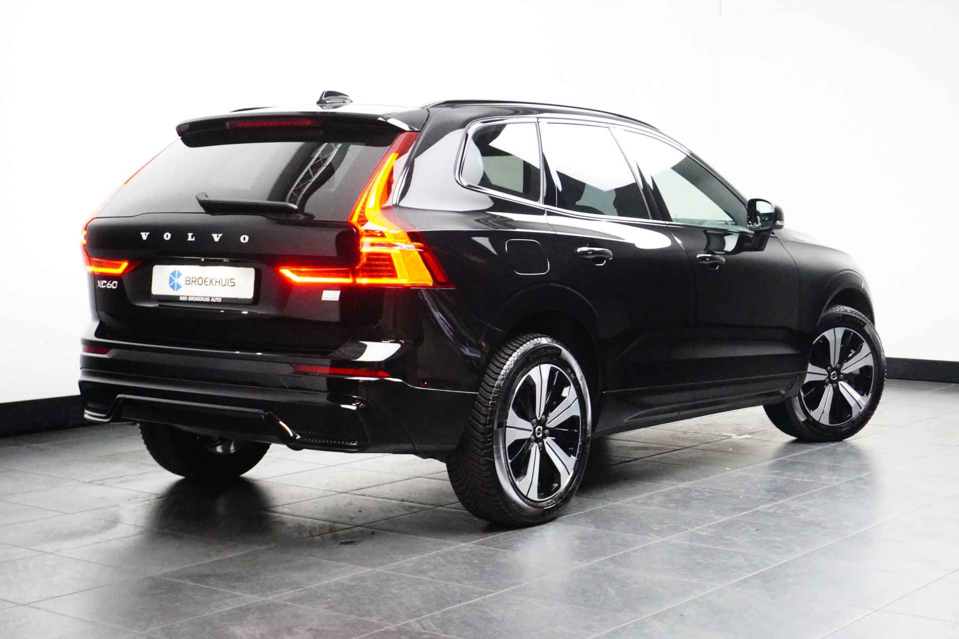 Volvo XC60 Recharge T6 AWD Plus Dark | Panoramadak | Sportstoelen | Sportstuur | Adaptive Cruise | Stuur/stoelverwarming | BLIS | Trekhaak - 6/35