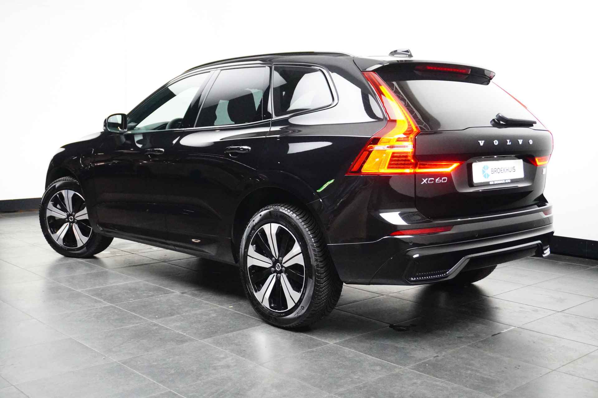 Volvo XC60 Recharge T6 AWD Plus Dark | Panoramadak | Sportstoelen | Sportstuur | Adaptive Cruise | Stuur/stoelverwarming | BLIS | Trekhaak - 7/35