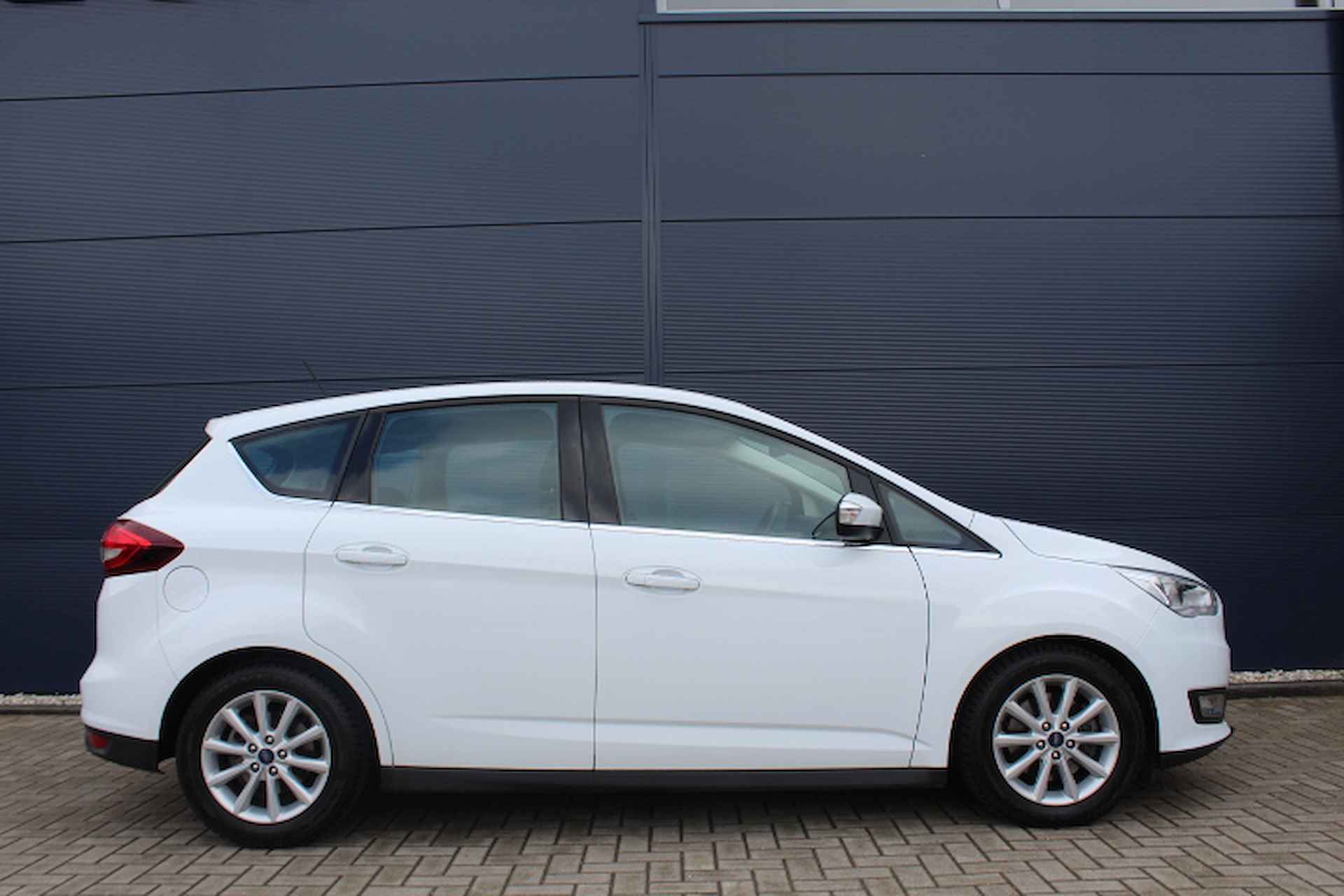 FORD C-Max 1.5 EcoBoost 150pk AUTOMAAT  Titanium Camera | Adaptive cruise control  | Navigatie | Trekhaak - 29/41