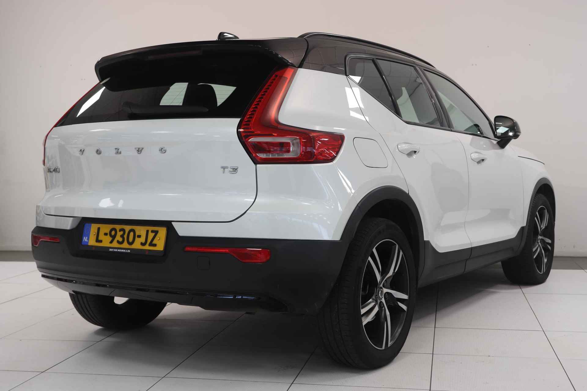 Volvo XC40 1.5 T3 Automaat | R-Design | Schuif kanteldak | Harman & Kardon | electr. achterklep | rondom zicht camera | - 3/38