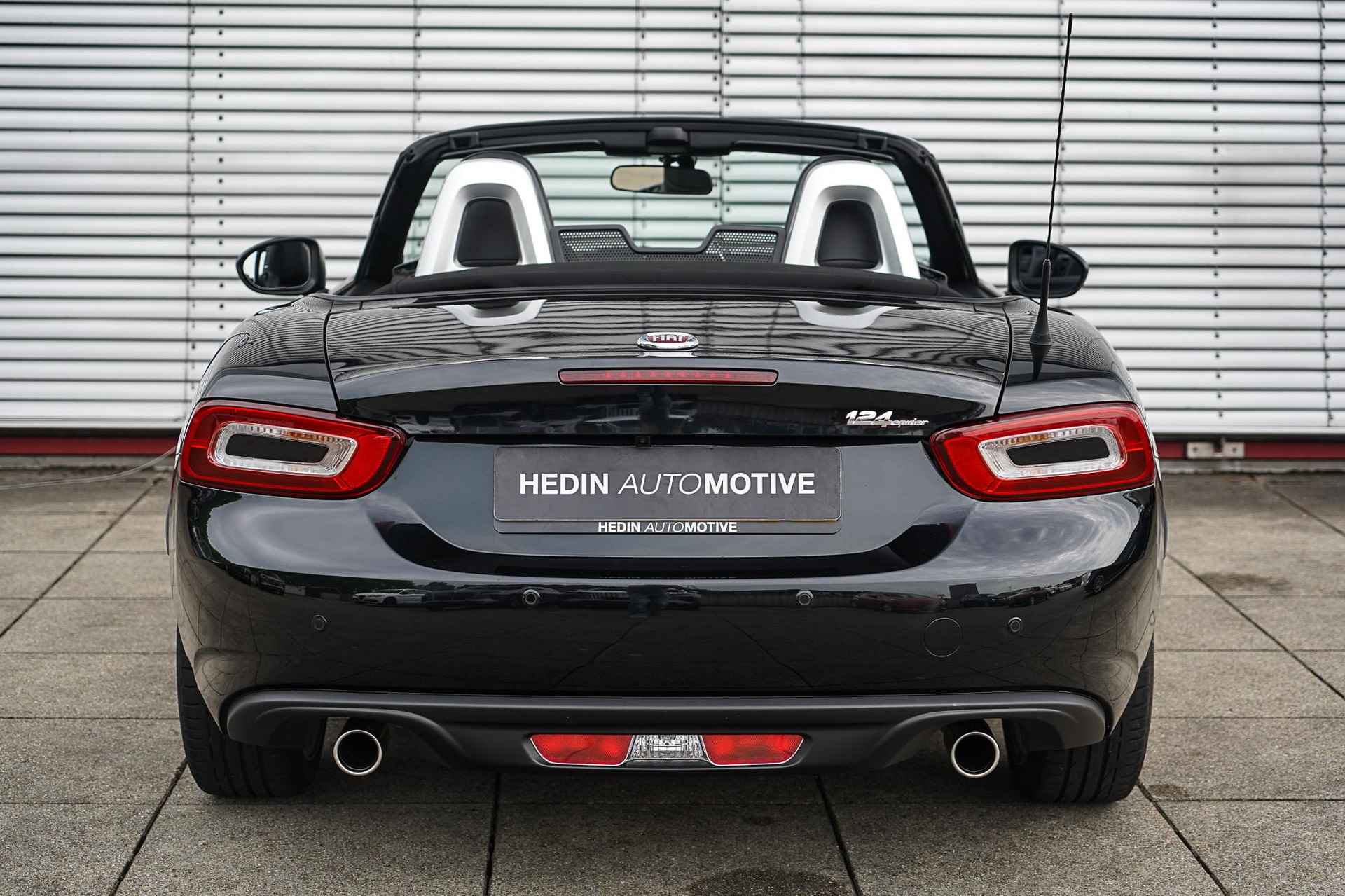 Fiat 124 Spider 1.4 MultiAir Turbo Lusso | Origineel NL | 20dkm! | Stoelverwarming | BOSE Audio | Navigatie | Parkeersensoren + Camera | Leder | Keyless Entry & Go - 10/26