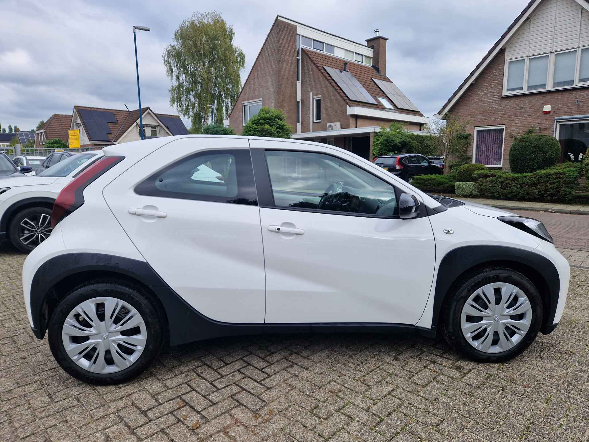 Toyota Aygo X 1.0 VVT-i MT Play Cruise control, Apple/Android, Key-less, Stoelverwarming ,  All-in Rijklaarprijs - 23/26