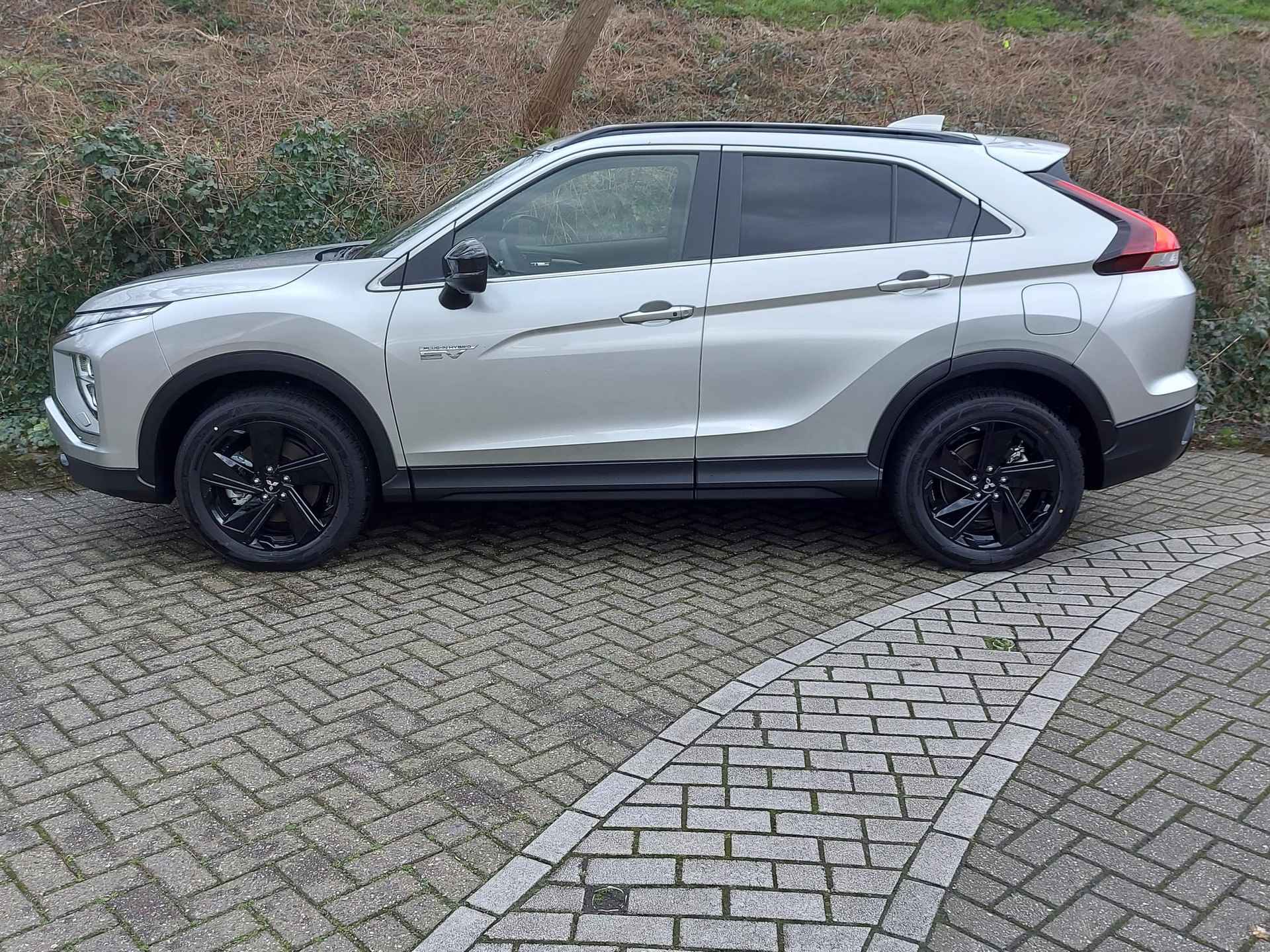 Mitsubishi Eclipse Cross 2.4 PHEV Black Edition | € 8000,- VOORRAAD KORTING | AUTOMAAT | BLINDSPOT | NOODREMSYSTEEM | 4X4 | 360 GRADEN CAMERA | STOEL & STUURVERWARING | - 2/44