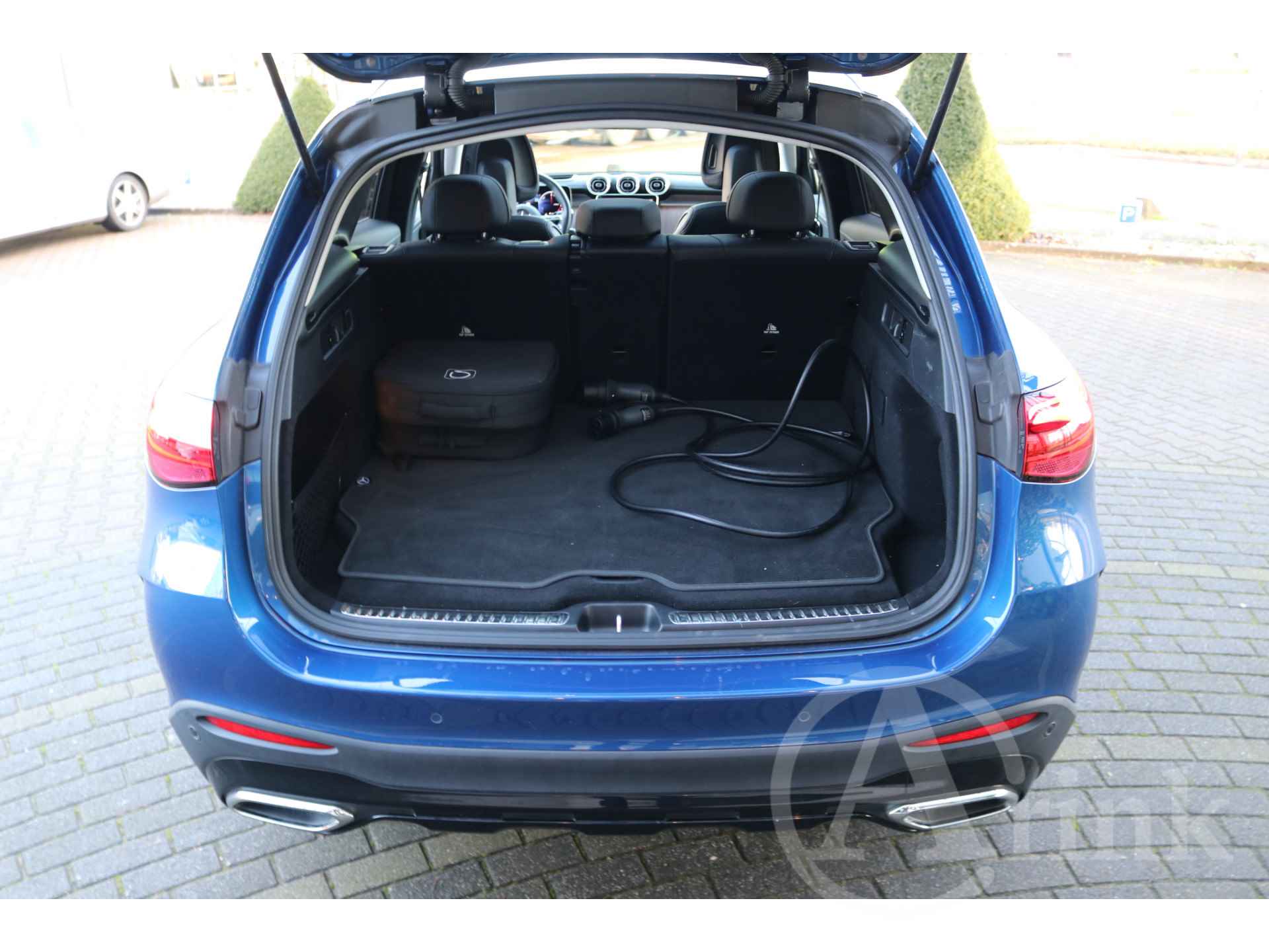 Mercedes-Benz GLC 300e 4MATIC AMG Line Premium Plus, Rijassistentiepakket, Panoramadak - 10/44