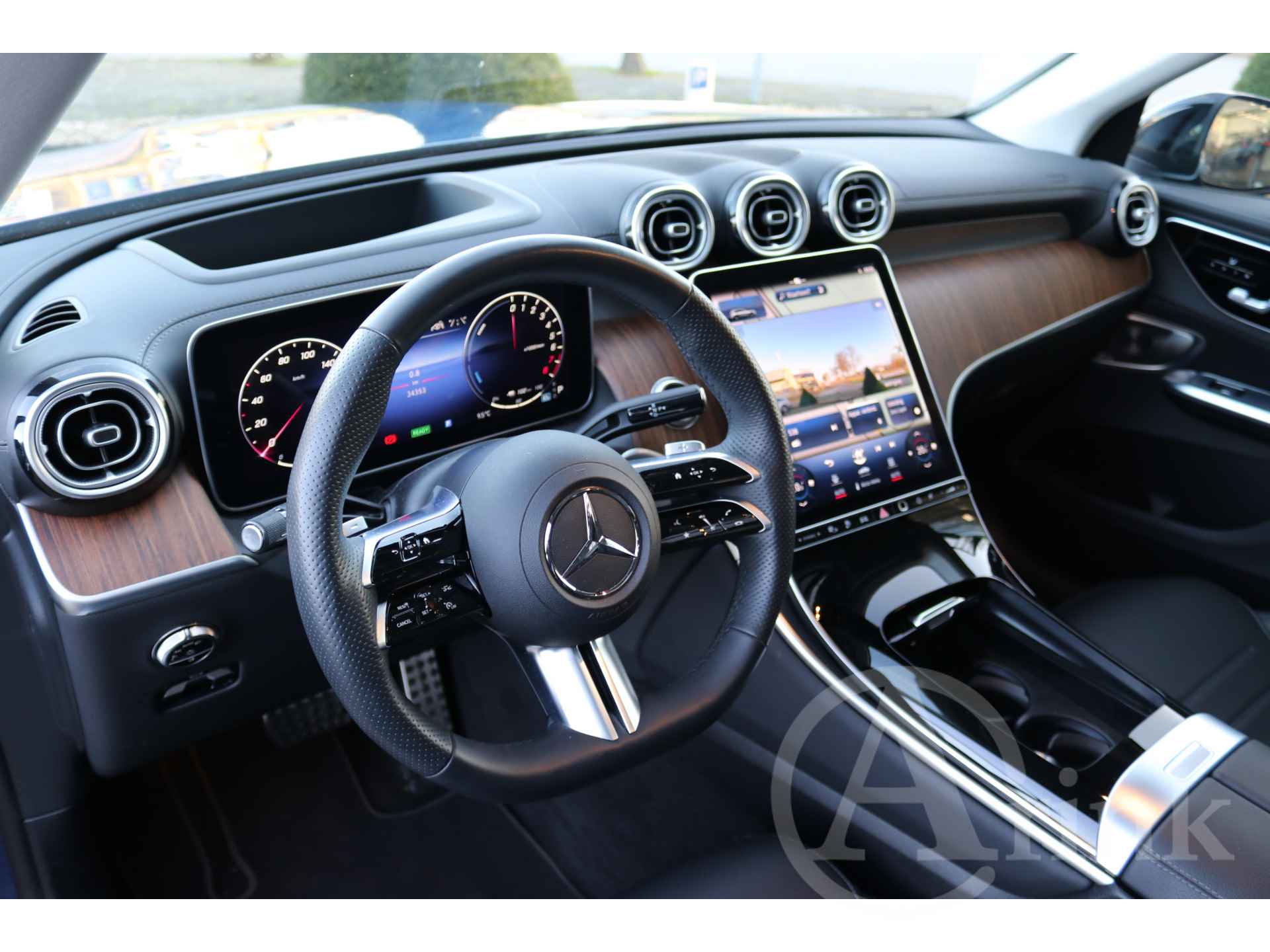 Mercedes-Benz GLC 300e 4MATIC AMG Line Premium Plus, Rijassistentiepakket, Panoramadak - 16/44