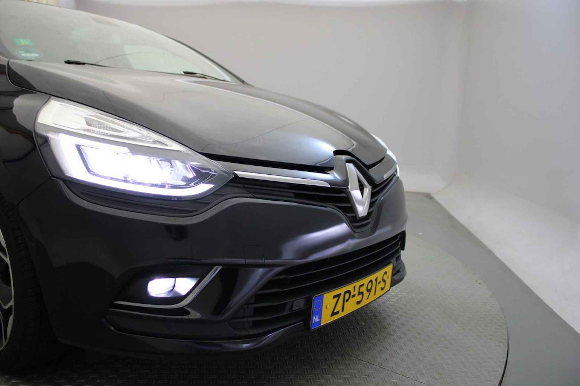 RENAULT Clio 0.9 TCe Bose Estate - Panorama, Camera, LED, Leer, Clima - 28/30