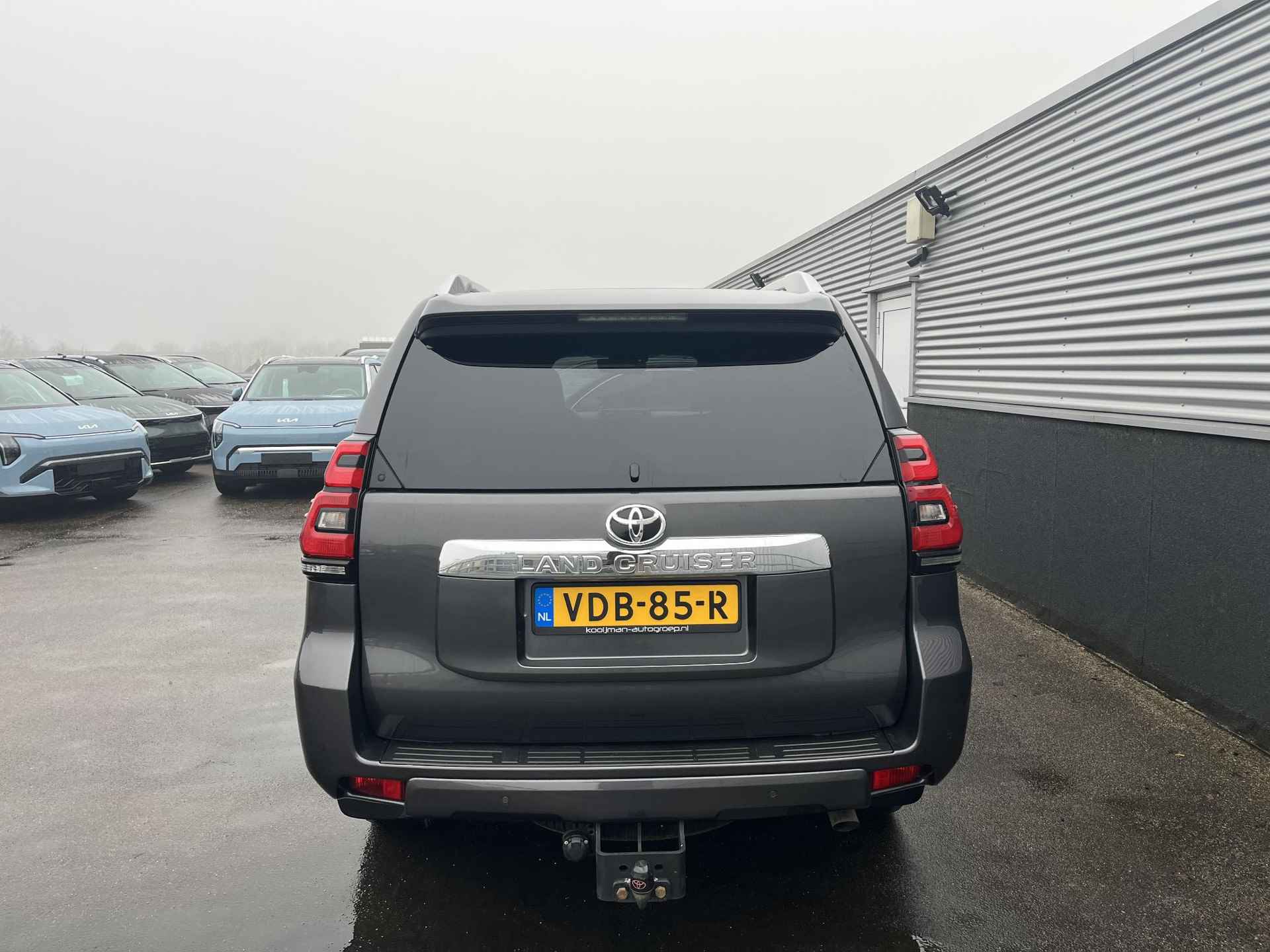 Toyota Land Cruiser 2.8 D-4D-F Executive Window Van Full option, Luchtvering, Trekhaak, Schuif/kanteldak, Lederen bekleding, Seat memory, 360" Camera, JBL, 1e eigenaar, Nieuw geleverd en dealeronderhouden - 10/59