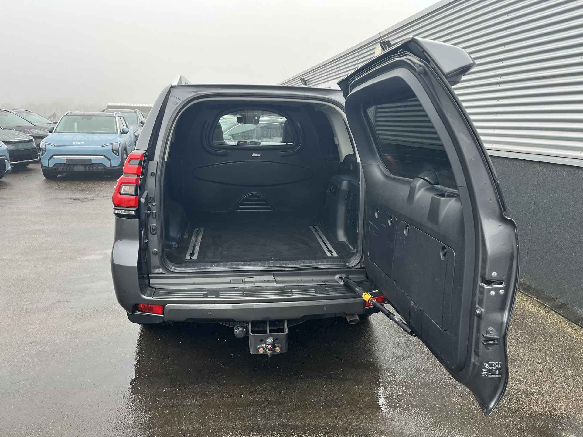 Toyota Land Cruiser 2.8 D-4D-F Executive Window Van Full option, Luchtvering, Trekhaak, Schuif/kanteldak, Lederen bekleding, Seat memory, 360" Camera, JBL, 1e eigenaar, Nieuw geleverd en dealeronderhouden - 11/59