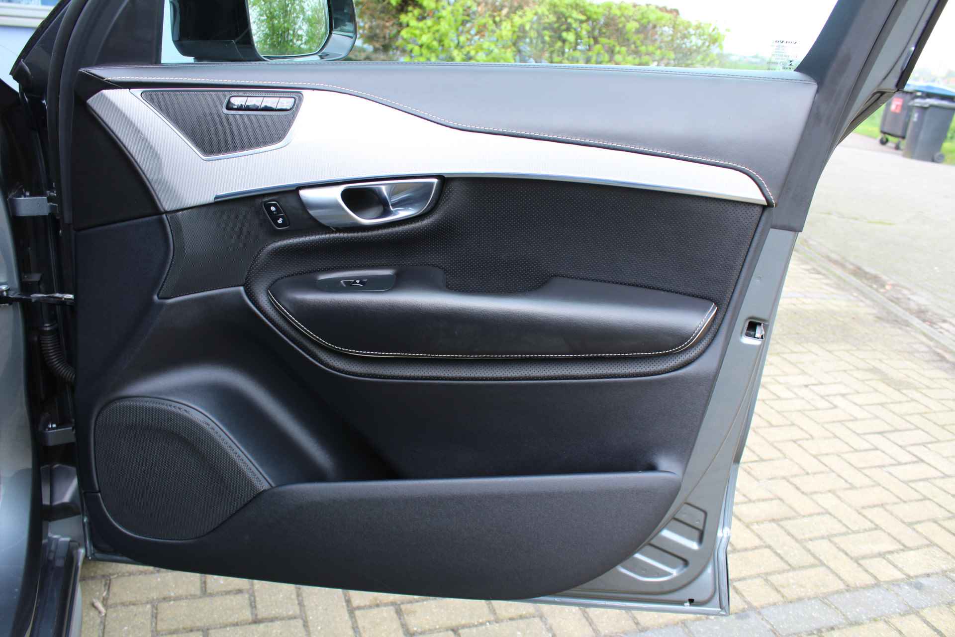 Volvo XC90 2.0 T8 Twin Engine AWD Inscription R-Design | Incl. 1 jaar Garantie | Panorama dak | Elektrische verstelbare stoelen met geheugen | Uitklapbare trekhaak | Achteruitrijcamera | Stoelverwarming | Head up display | Adaptive cruise | Schuif/kantel dak | Virtual cockpit | Luchtvering | Elektrische kofferbak | Schakelmogelijkheid aan stuurwiel | Apple CarPlay/Android auto | Origineel NL auto | NAP | - 48/78