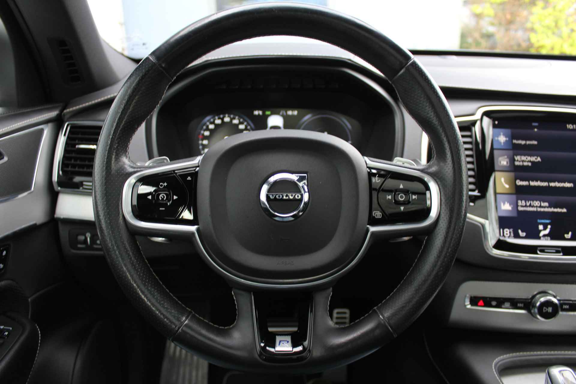 Volvo XC90 2.0 T8 Twin Engine AWD Inscription R-Design | Incl. 1 jaar Garantie | Panorama dak | Elektrische verstelbare stoelen met geheugen | Uitklapbare trekhaak | Achteruitrijcamera | Stoelverwarming | Head up display | Adaptive cruise | Schuif/kantel dak | Virtual cockpit | Luchtvering | Elektrische kofferbak | Schakelmogelijkheid aan stuurwiel | Apple CarPlay/Android auto | Origineel NL auto | NAP | - 50/78