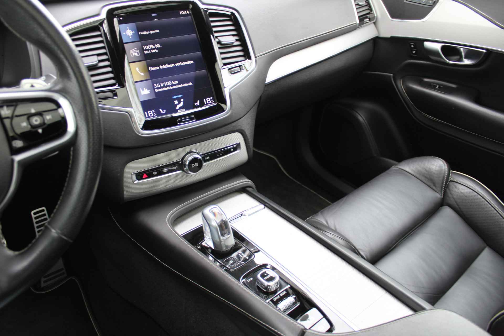 Volvo XC90 2.0 T8 Twin Engine AWD Inscription R-Design | Incl. 1 jaar Garantie | Panorama dak | Elektrische verstelbare stoelen met geheugen | Uitklapbare trekhaak | Achteruitrijcamera | Stoelverwarming | Head up display | Adaptive cruise | Schuif/kantel dak | Virtual cockpit | Luchtvering | Elektrische kofferbak | Schakelmogelijkheid aan stuurwiel | Apple CarPlay/Android auto | Origineel NL auto | NAP | - 58/78