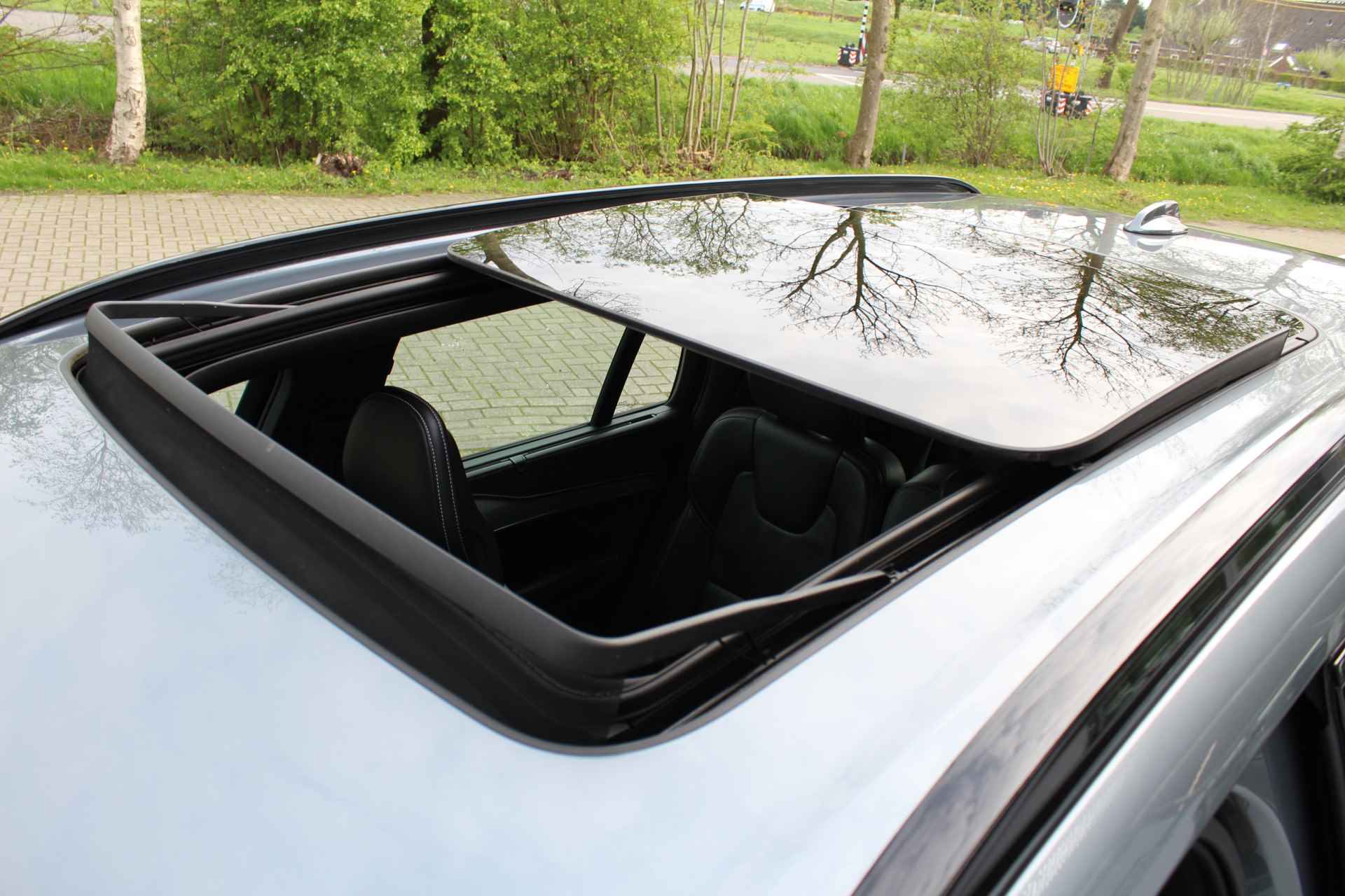 Volvo XC90 2.0 T8 Twin Engine AWD Inscription R-Design | Incl. 1 jaar Garantie | Panorama dak | Elektrische verstelbare stoelen met geheugen | Uitklapbare trekhaak | Achteruitrijcamera | Stoelverwarming | Head up display | Adaptive cruise | Schuif/kantel dak | Virtual cockpit | Luchtvering | Elektrische kofferbak | Schakelmogelijkheid aan stuurwiel | Apple CarPlay/Android auto | Origineel NL auto | NAP | - 73/78