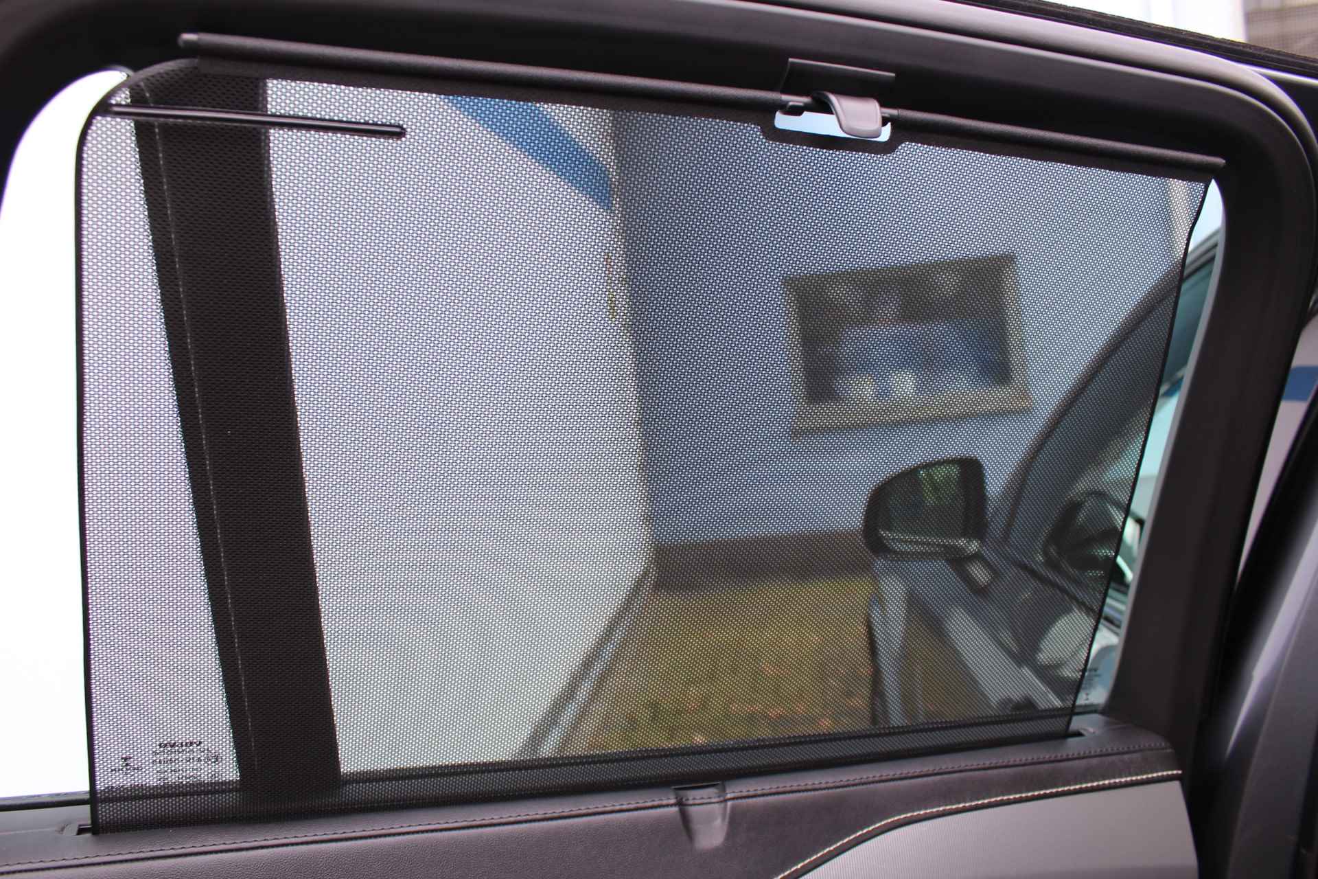 Volvo XC90 2.0 T8 Twin Engine AWD Inscription R-Design | Incl. 1 jaar Garantie | Panorama dak | Elektrische verstelbare stoelen met geheugen | Uitklapbare trekhaak | Achteruitrijcamera | Stoelverwarming | Head up display | Adaptive cruise | Schuif/kantel dak | Virtual cockpit | Luchtvering | Elektrische kofferbak | Schakelmogelijkheid aan stuurwiel | Apple CarPlay/Android auto | Origineel NL auto | NAP | - 28/78