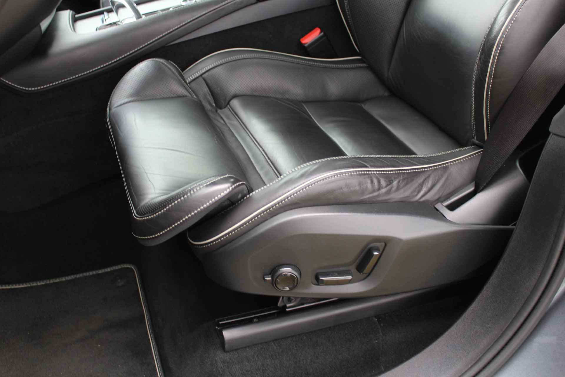 Volvo XC90 2.0 T8 Twin Engine AWD Inscription R-Design | Incl. 1 jaar Garantie | Panorama dak | Elektrische verstelbare stoelen met geheugen | Uitklapbare trekhaak | Achteruitrijcamera | Stoelverwarming | Head up display | Adaptive cruise | Schuif/kantel dak | Virtual cockpit | Luchtvering | Elektrische kofferbak | Schakelmogelijkheid aan stuurwiel | Apple CarPlay/Android auto | Origineel NL auto | NAP | - 40/78