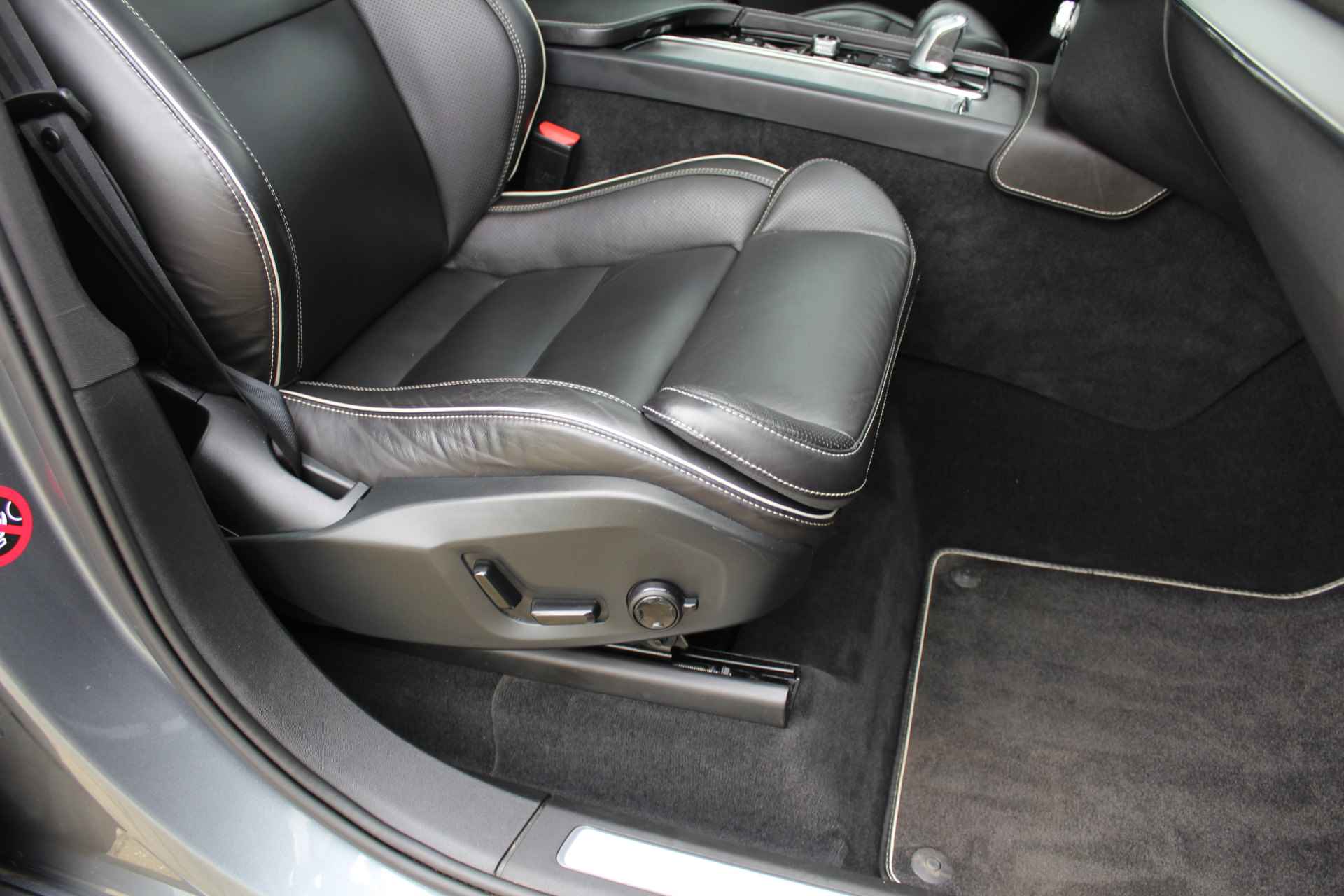 Volvo XC90 2.0 T8 Twin Engine AWD Inscription R-Design | Incl. 1 jaar Garantie | Panorama dak | Elektrische verstelbare stoelen met geheugen | Uitklapbare trekhaak | Achteruitrijcamera | Stoelverwarming | Head up display | Adaptive cruise | Schuif/kantel dak | Virtual cockpit | Luchtvering | Elektrische kofferbak | Schakelmogelijkheid aan stuurwiel | Apple CarPlay/Android auto | Origineel NL auto | NAP | - 45/78