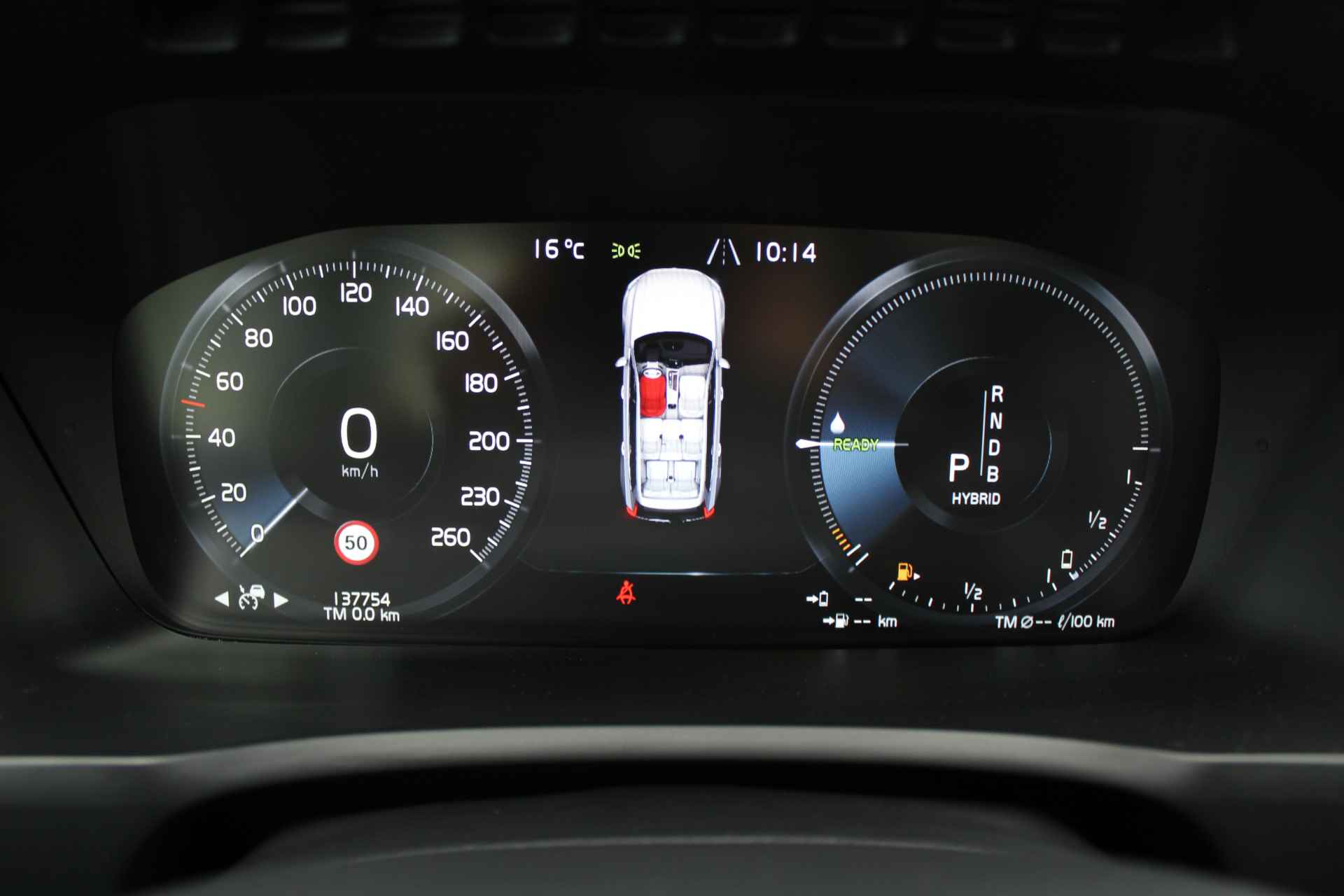 Volvo XC90 2.0 T8 Twin Engine AWD Inscription R-Design | Incl. 1 jaar Garantie | Panorama dak | Elektrische verstelbare stoelen met geheugen | Uitklapbare trekhaak | Achteruitrijcamera | Stoelverwarming | Head up display | Adaptive cruise | Schuif/kantel dak | Virtual cockpit | Luchtvering | Elektrische kofferbak | Schakelmogelijkheid aan stuurwiel | Apple CarPlay/Android auto | Origineel NL auto | NAP | - 56/78