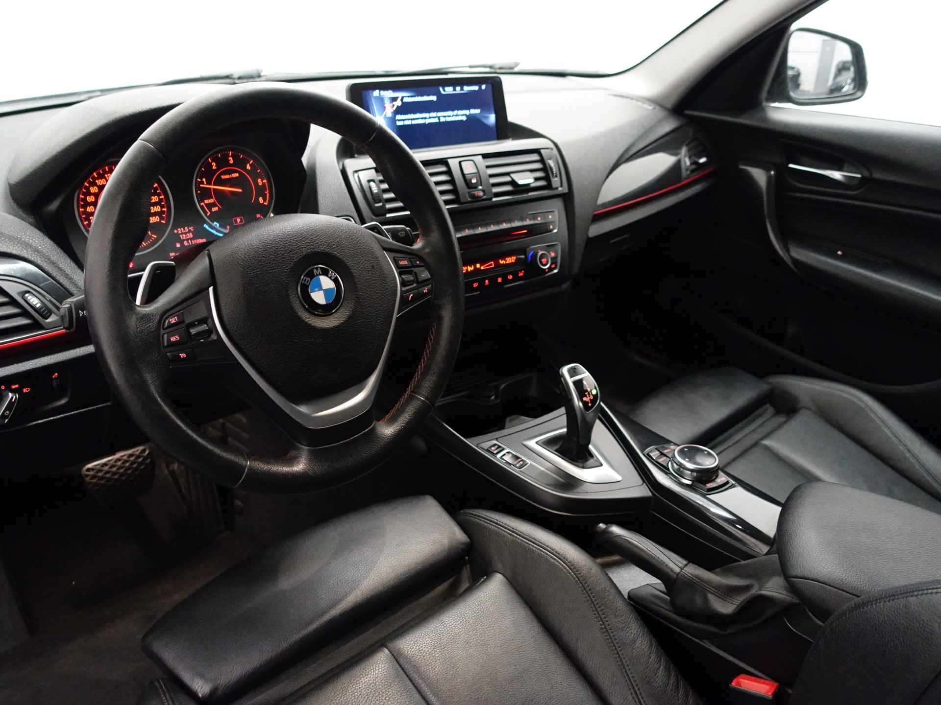 BMW 1-serie 125d 250Pk M Performance Aut- Sport Leder, Xenon Led, Ambianceverlichting, Navi, Cruise - 7/41