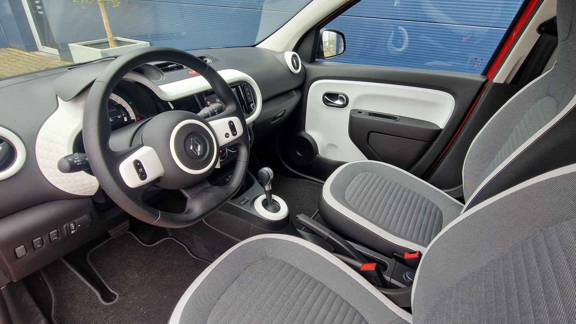 Renault Twingo Z.E. R80 E-Tech 22 kWh SUBSIDIE MOGELIJK! "Clima, Navi via Carplay/Android Auto, PDC" - 25/27