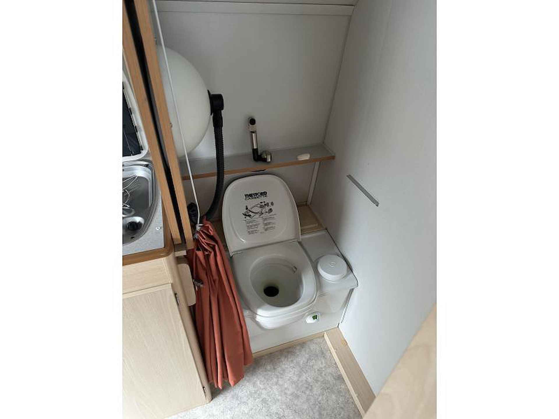 Kip Kompakt 37 EKV HEFDAK SMAL TOILET - 23/25