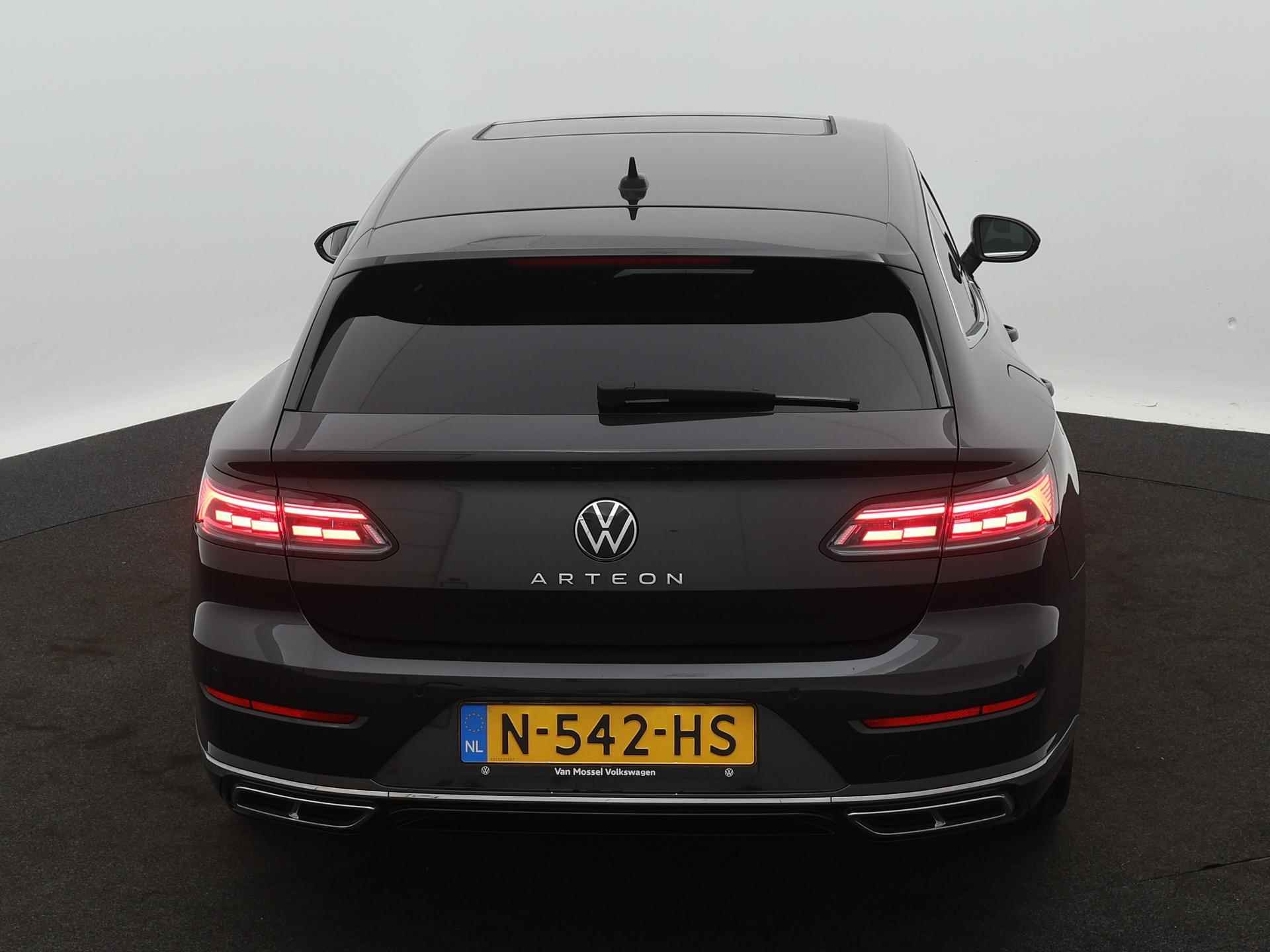 Volkswagen Arteon Shooting Brake 2.0 TSI R-Line Business+ 190 PK | R-Line | Automaat | Panoramadak | Navigatie | Parkeersensoren | Achteruitrijcamera | Keyless | Stoelverwarming | Stuurverwarming | Climatronic | Digital Cockpit | Elektrische achterklep | - 4/25