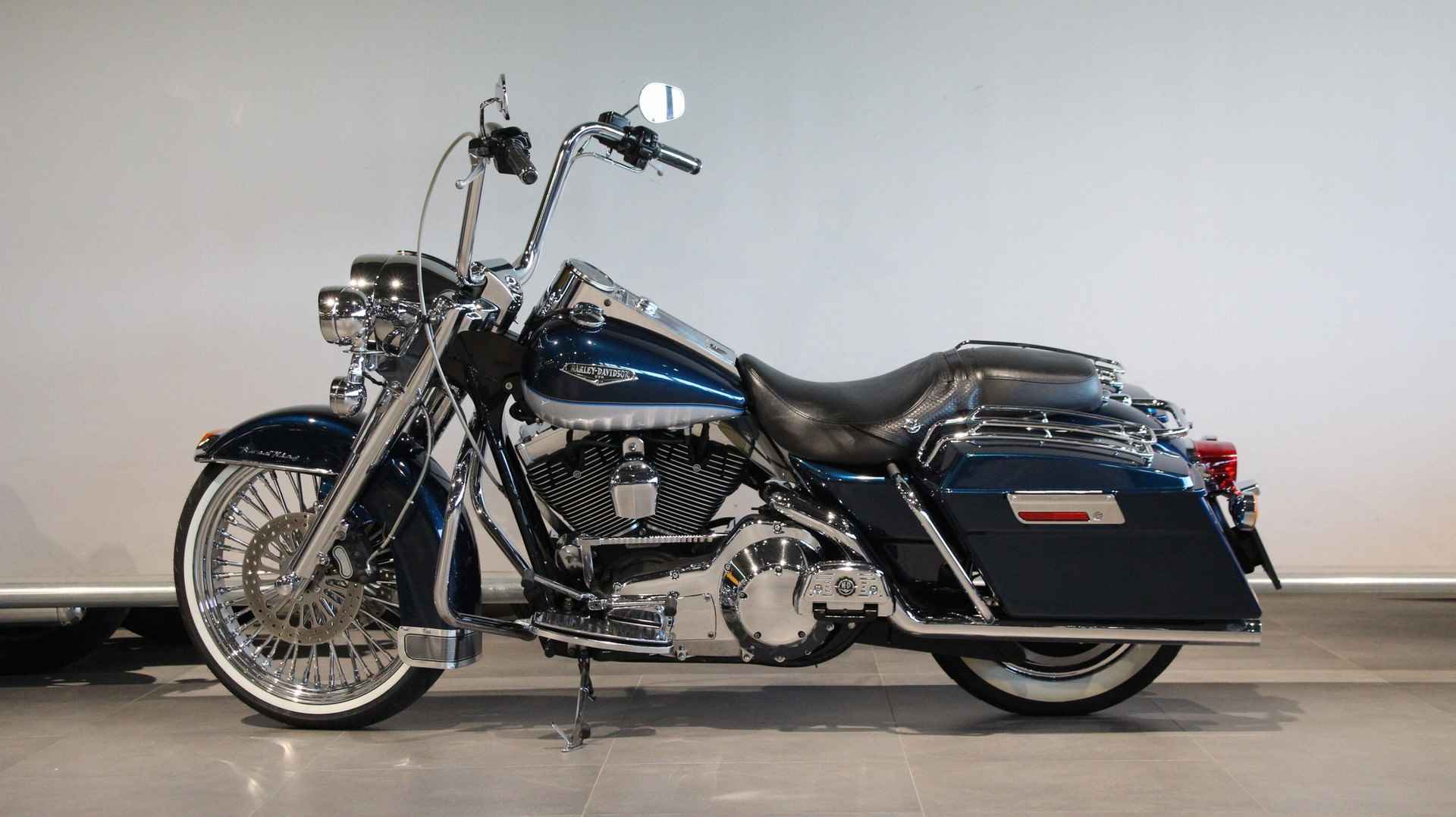 Harley-Davidson ROAD KING CLASSIC - 2/14