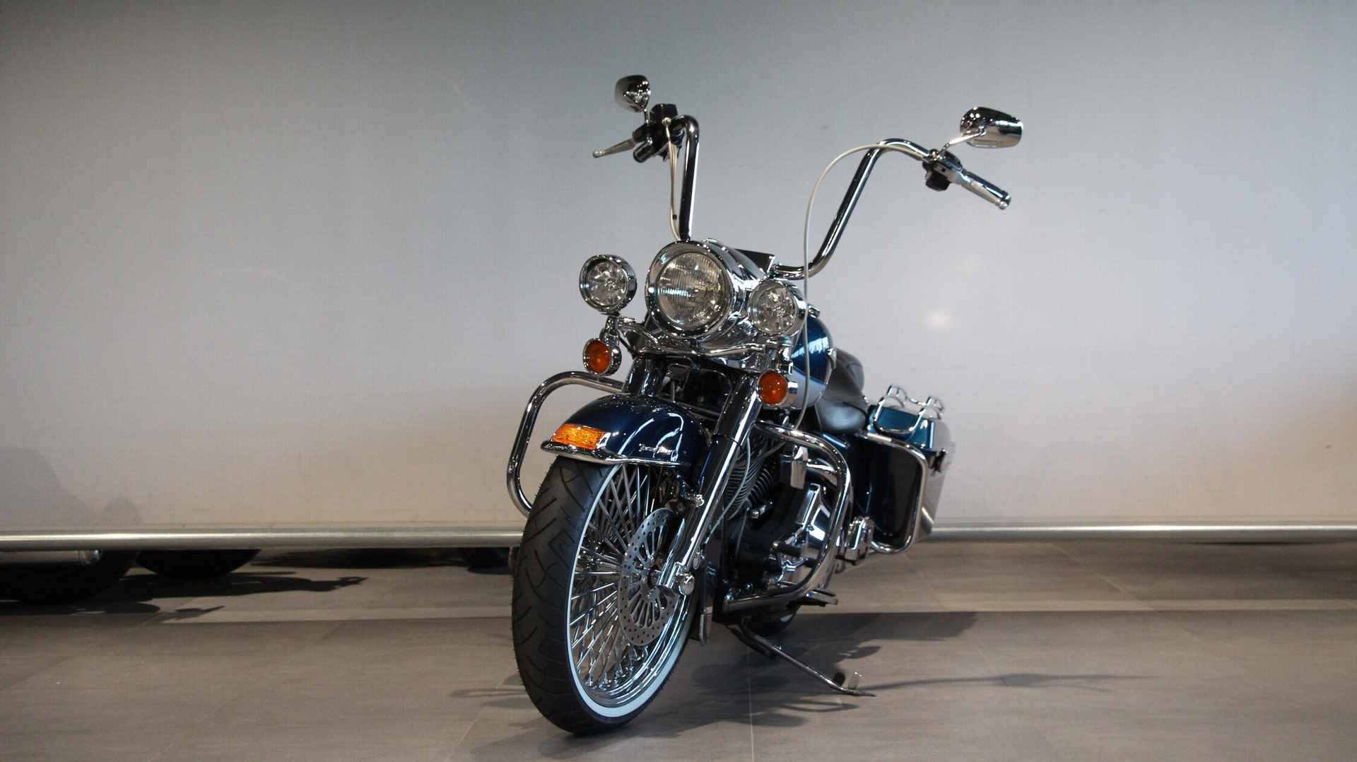 Harley-Davidson ROAD KING CLASSIC - 4/14