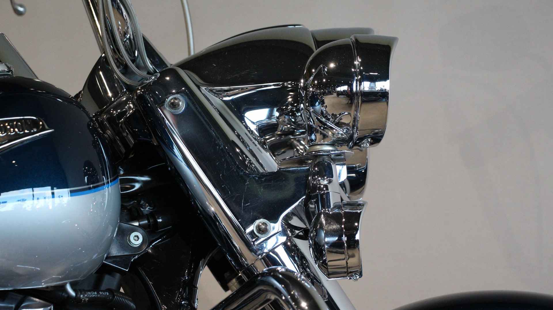 Harley-Davidson ROAD KING CLASSIC - 10/14
