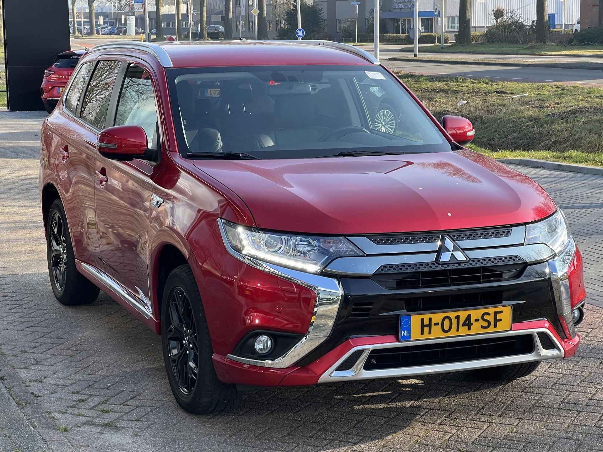 Mitsubishi Outlander 2.4 PHEV Pure+ | Afneembare trekhaak | Leder | Navigatie met Carplay/Android - 6/16