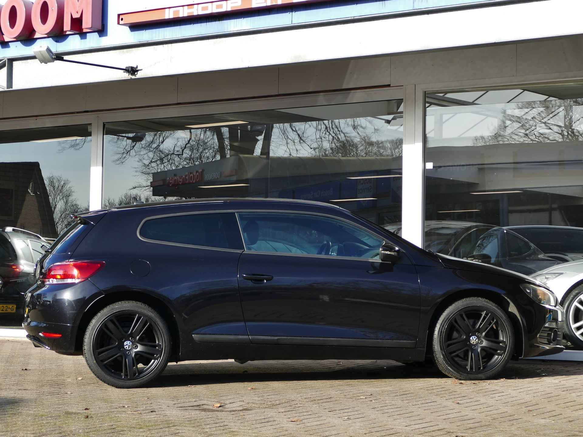 Volkswagen Scirocco 1.4 TSI 160PK AUTOMAAT | 18"velgen | stoelverwarming | cruise control | achteruitrijcamera - 37/42