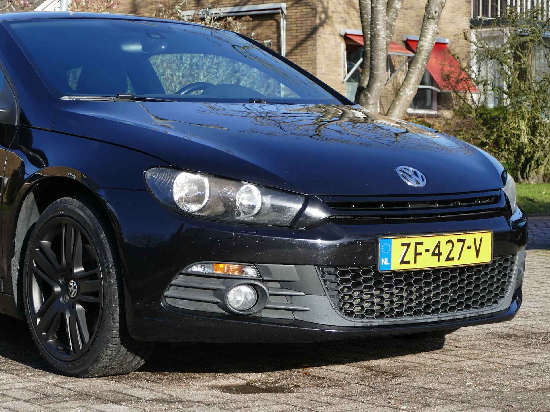 Volkswagen Scirocco 1.4 TSI 160PK AUTOMAAT | 18"velgen | stoelverwarming | cruise control | achteruitrijcamera - 38/42