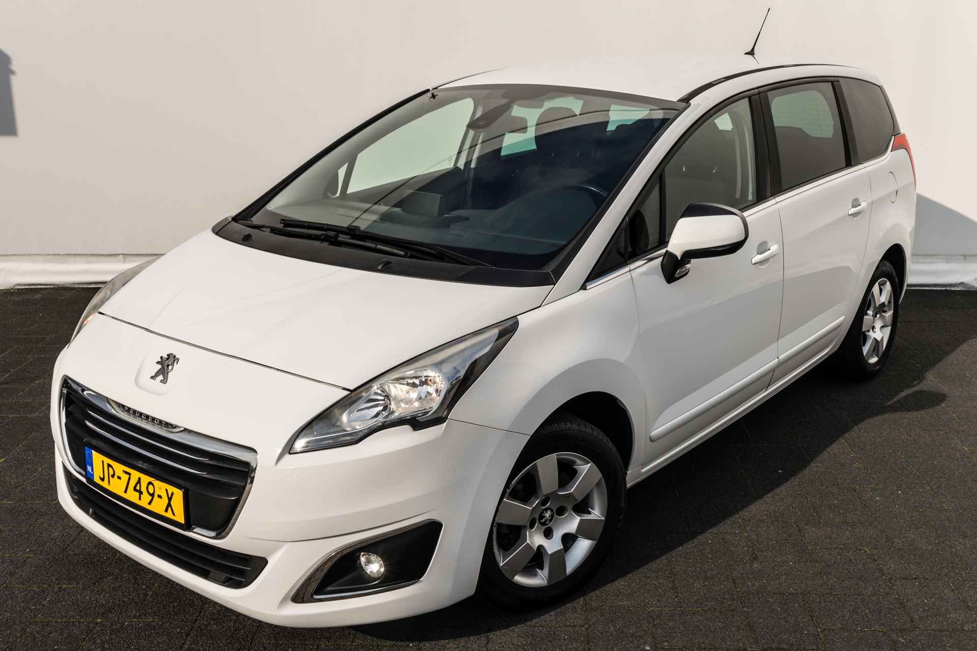 Peugeot 5008 1.2 130 Pk PureTech Blue Lease I Navigatie I Trekhaak I LMV I ECC - 12/31