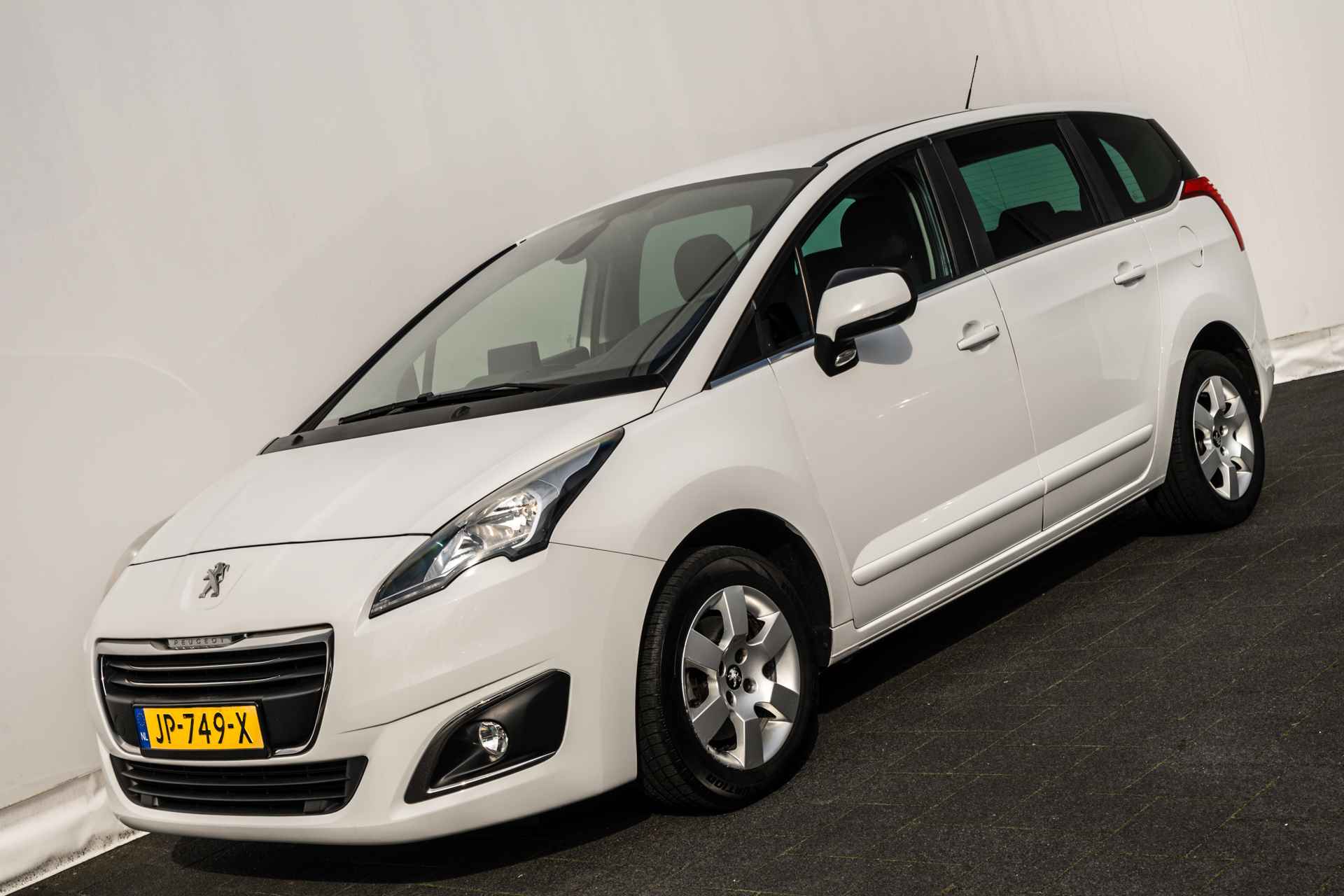 Peugeot 5008 1.2 130 Pk PureTech Blue Lease I Navigatie I Trekhaak I LMV I ECC - 27/31