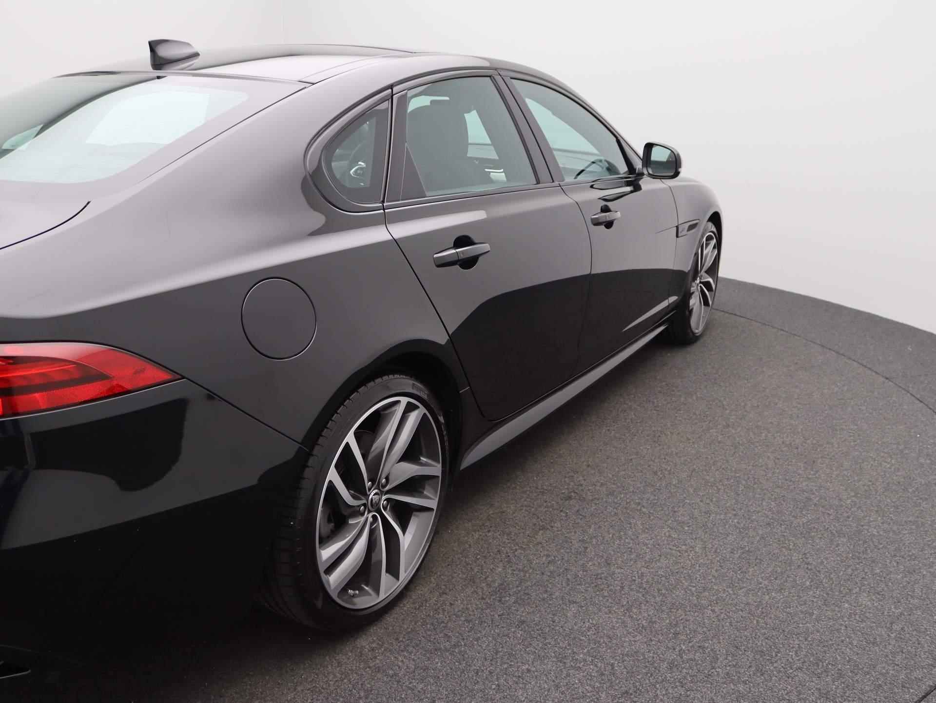 Jaguar XF 2.0 P250 HSE | Cold Climate Pack | Panorama dak | Black Pack - 36/43