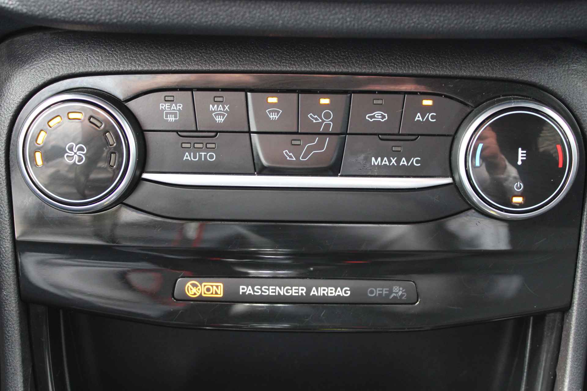 Ford Puma 1.0 EcoBoost Hybrid Titanium / Navigatie / Parkeer sensor / 17'' LMV / DAB / Cruise Control / Climate Control / "Vraag een vrijblijvende offerte aan!" - 20/30