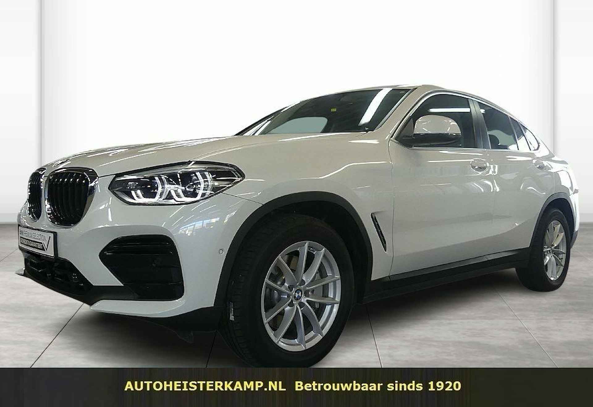 BMW X4 xDrive30i 252 PK ACC Panoramadak Head-Up Trekhaak Sportstoelen - 1/12