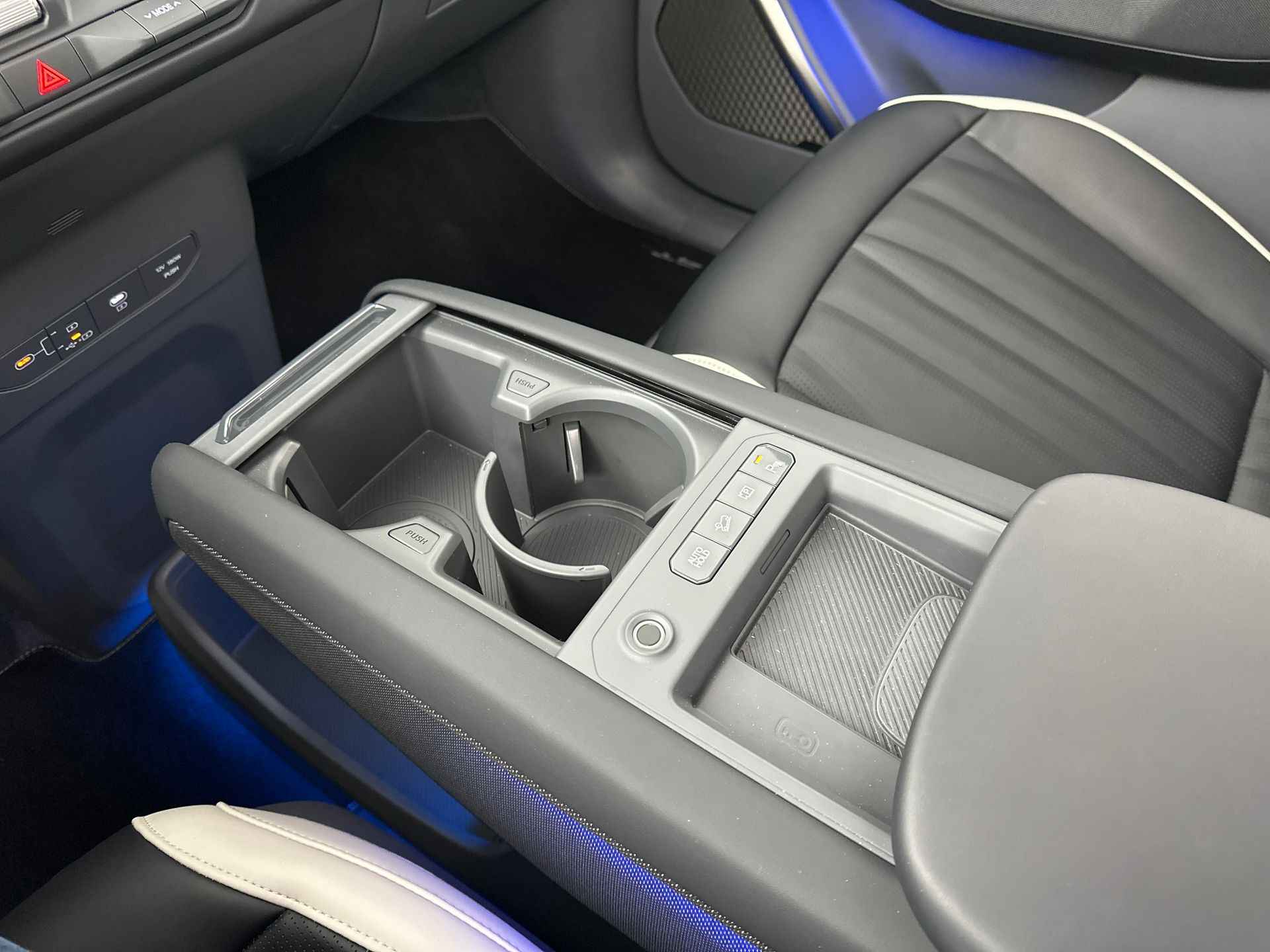 Kia EV9 Launch Edition GT-Line AWD 99.8 kWh | Automaat | Stuurverwarming | Stoelverwarming | Stoelmassage | 2500 kg trekgewicht! | **BESCHIKBAAR VANAF 1 MEI 2024 ** - 14/44