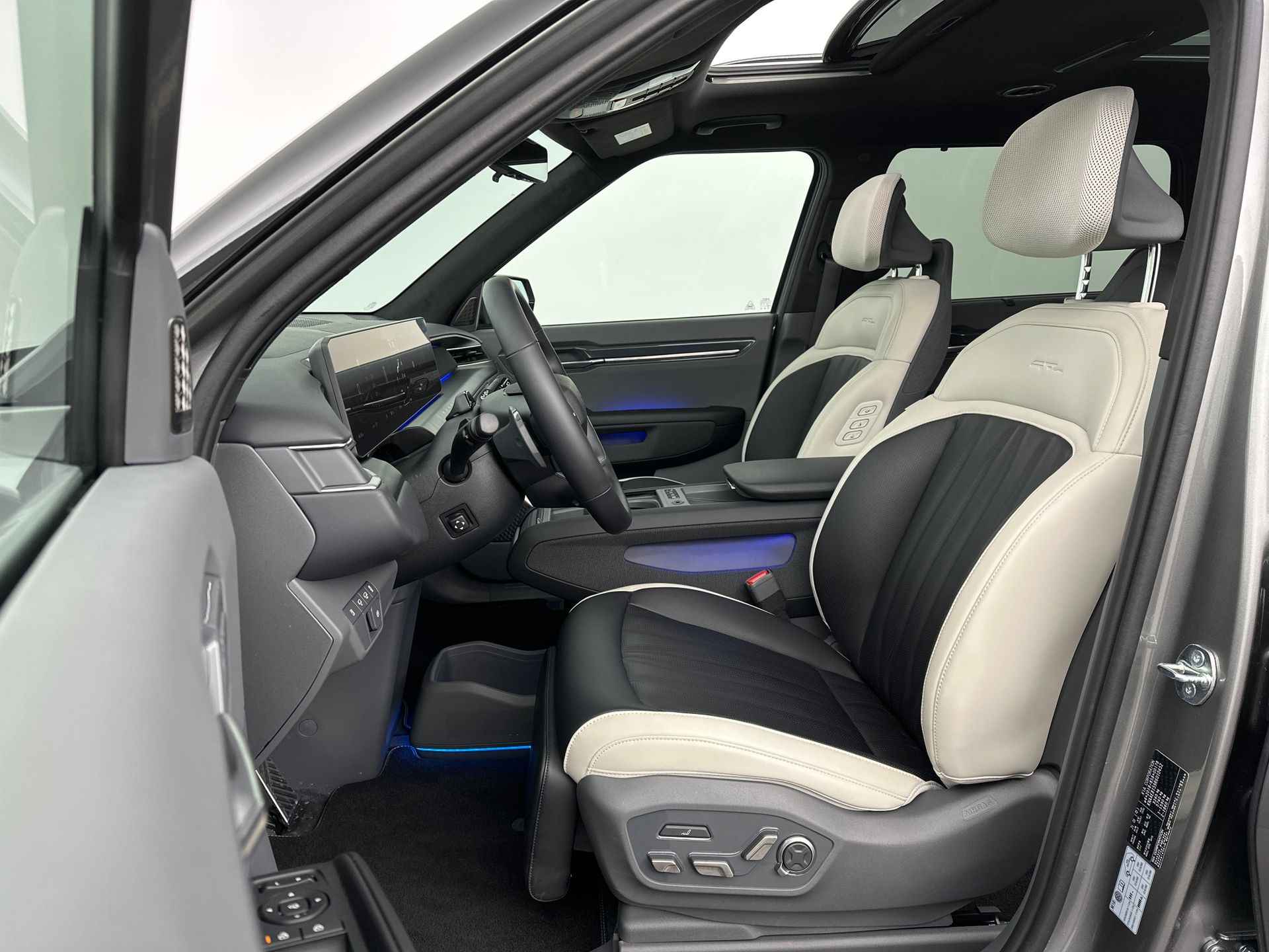 Kia EV9 Launch Edition GT-Line AWD 99.8 kWh | Automaat | Stuurverwarming | Stoelverwarming | Stoelmassage | 2500 kg trekgewicht! | - 20/44
