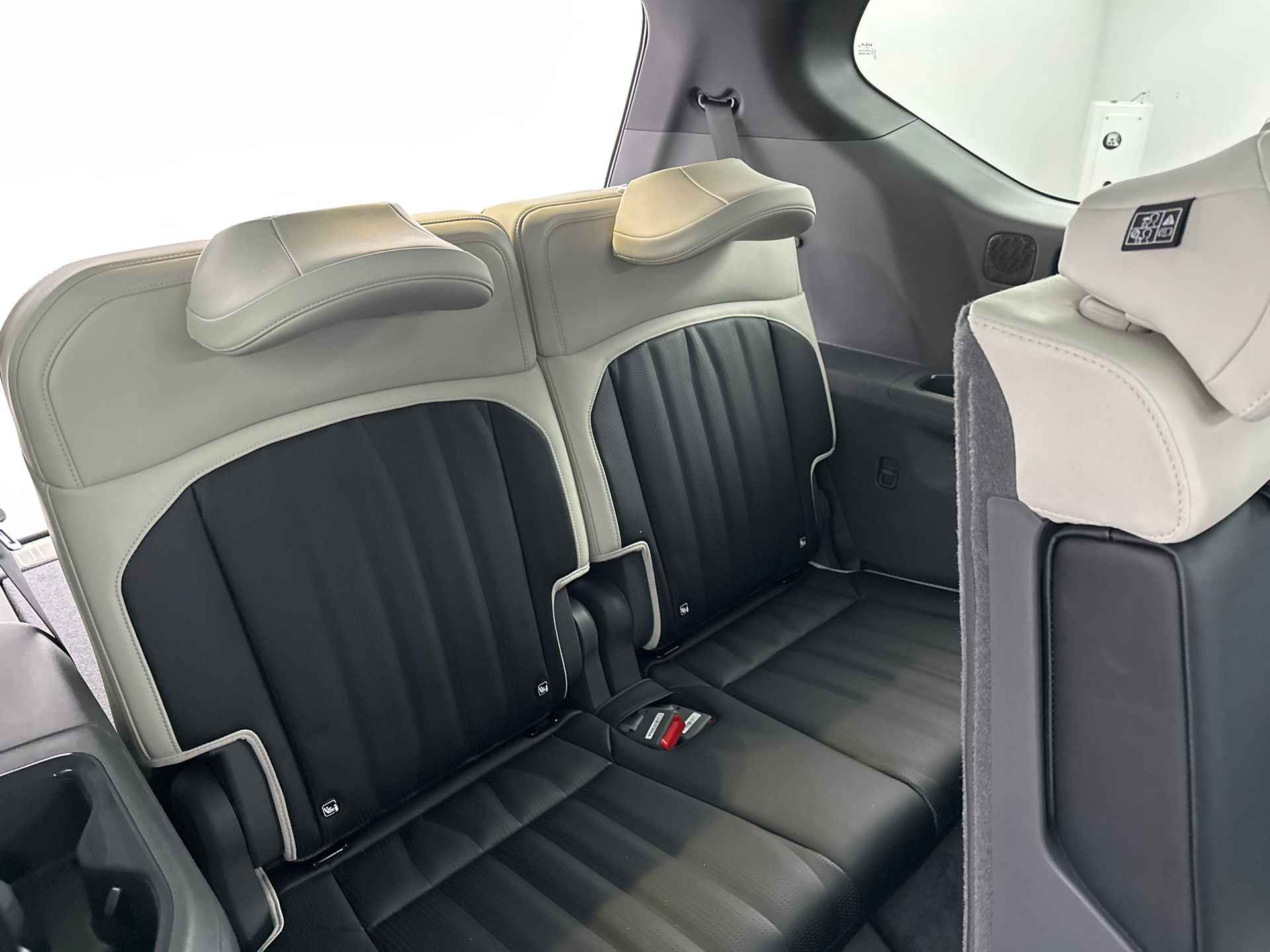 Kia EV9 Launch Edition GT-Line AWD 99.8 kWh | Automaat | Stuurverwarming | Stoelverwarming | Stoelmassage | 2500 kg trekgewicht! | **BESCHIKBAAR VANAF 1 MEI 2024 ** - 31/44