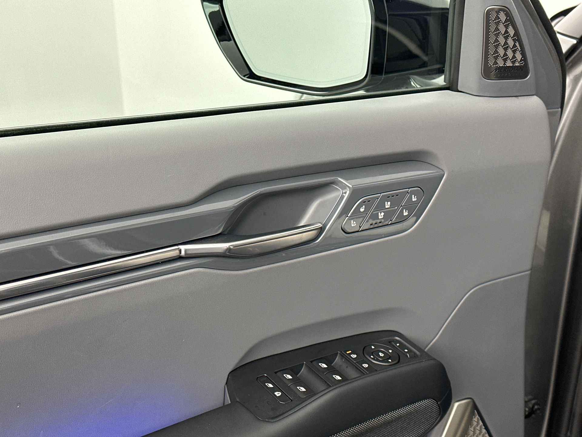 Kia EV9 Launch Edition GT-Line AWD 99.8 kWh | Automaat | Stuurverwarming | Stoelverwarming | Stoelmassage | 2500 kg trekgewicht! | **BESCHIKBAAR VANAF 1 MEI 2024 ** - 33/44