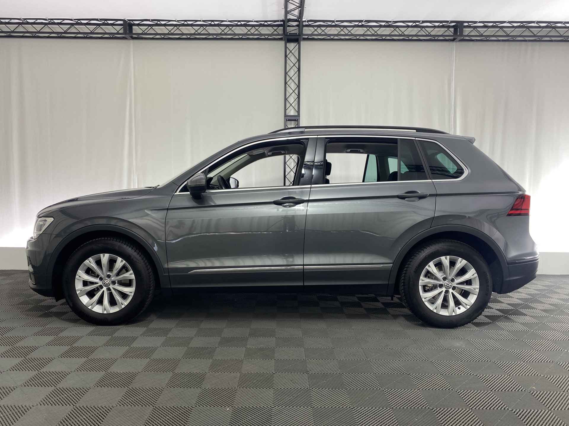 Volkswagen Tiguan 1.4 TSI ACT Comfortline Automaat | Navi | ACC | PDC | Climate Control | Trekhaak | - 9/36