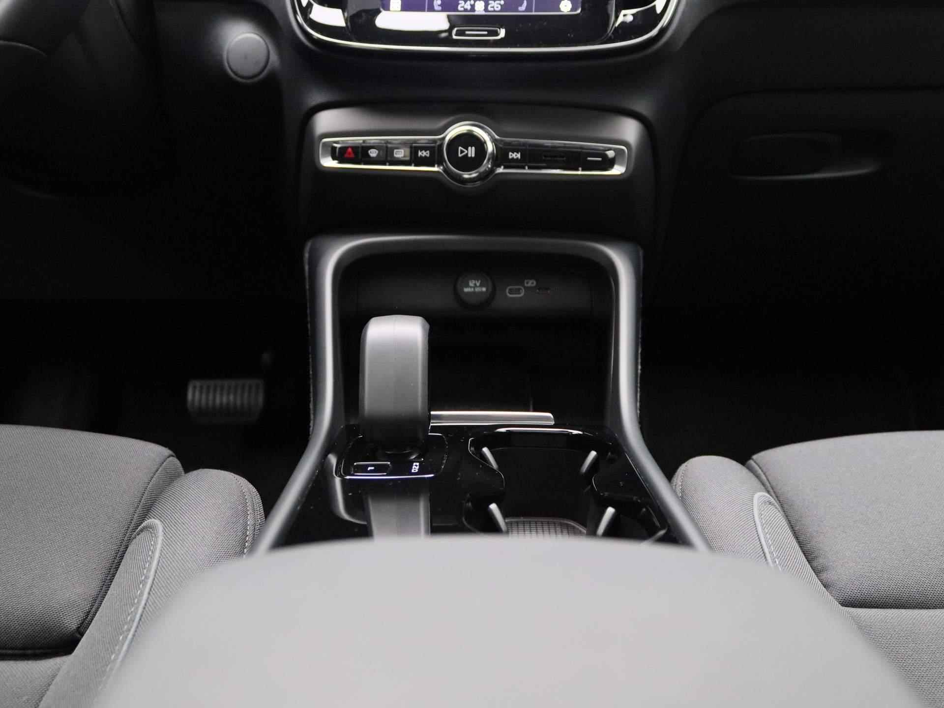 Volvo C40 Recharge Core 69 kWh | PANORAMADAK | NAVIGATIE | APPLE CARPLAY | CRUISE CONTROL | SPORTSTOELEN | ACHTERUITRIJCAMERA | STUUR+STOELVERWARMING | LED KOPLAMPEN | - 15/41