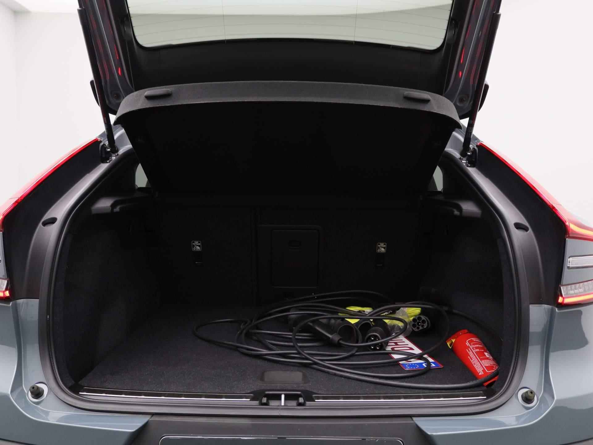 Volvo C40 Recharge Core 69 kWh | PANORAMADAK | NAVIGATIE | APPLE CARPLAY | CRUISE CONTROL | SPORTSTOELEN | ACHTERUITRIJCAMERA | STUUR+STOELVERWARMING | LED KOPLAMPEN | - 20/41